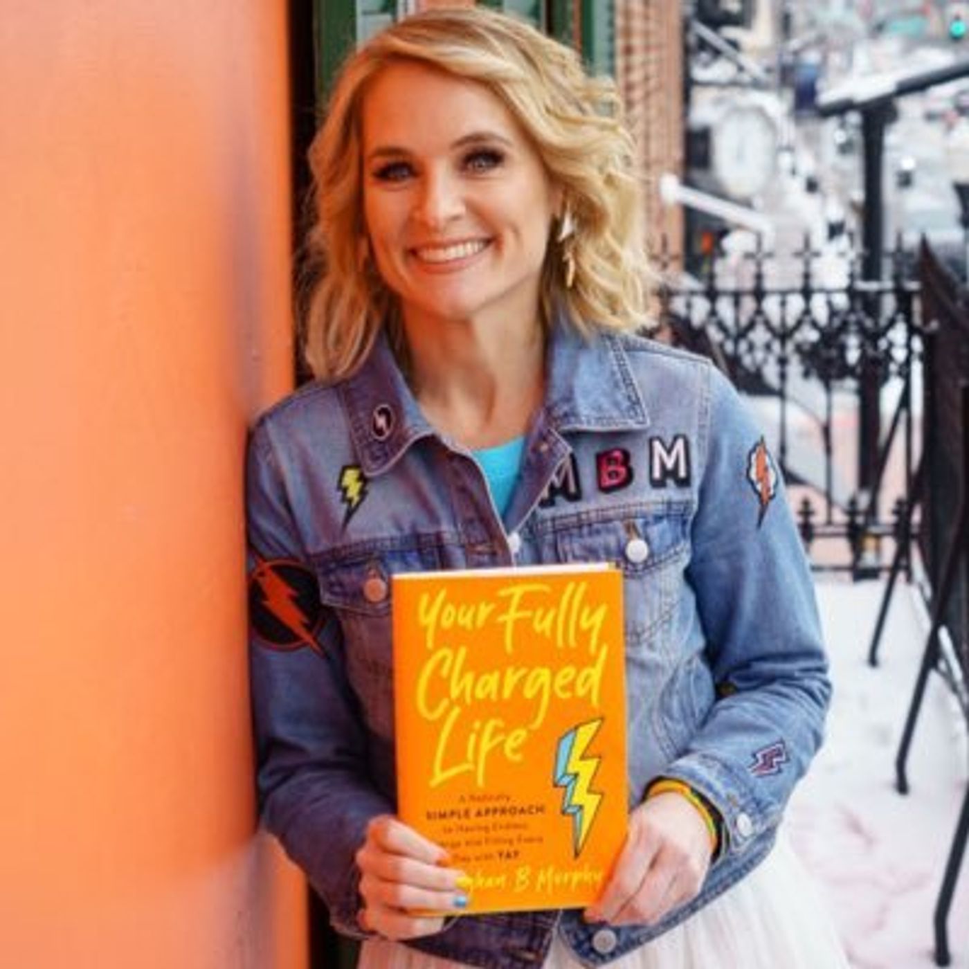 Lifestyle Expert Meaghan B. Murphy shares #backtoschool #lunchtips and #schoolsnacks on Conversations LIVE @meaghanbmurphy episode artwork