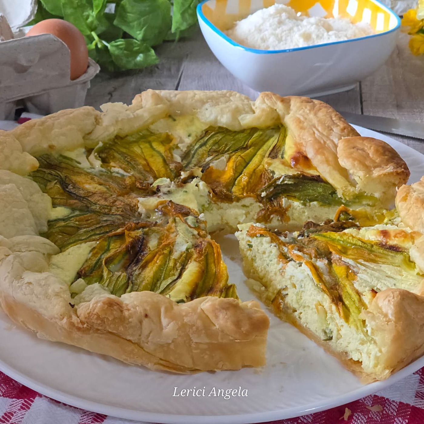 Torta salata fiori di zucca e ricotta la ricetta svuotafrigo filante e profumata episode artwork