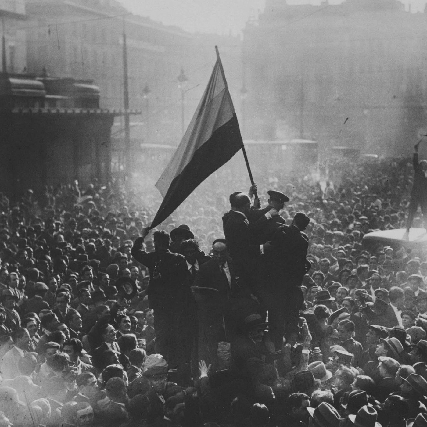 La República de los Tonnntos: Aniversario de la II República y el hundimiento del Titanic, dos grandes naufragios