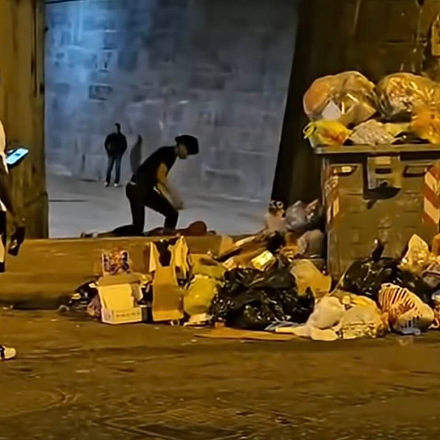 Orrore a Porta Capuana: giovane donna violentata mentre torna a casa. Fermato uomo senza permesso di soggiorno