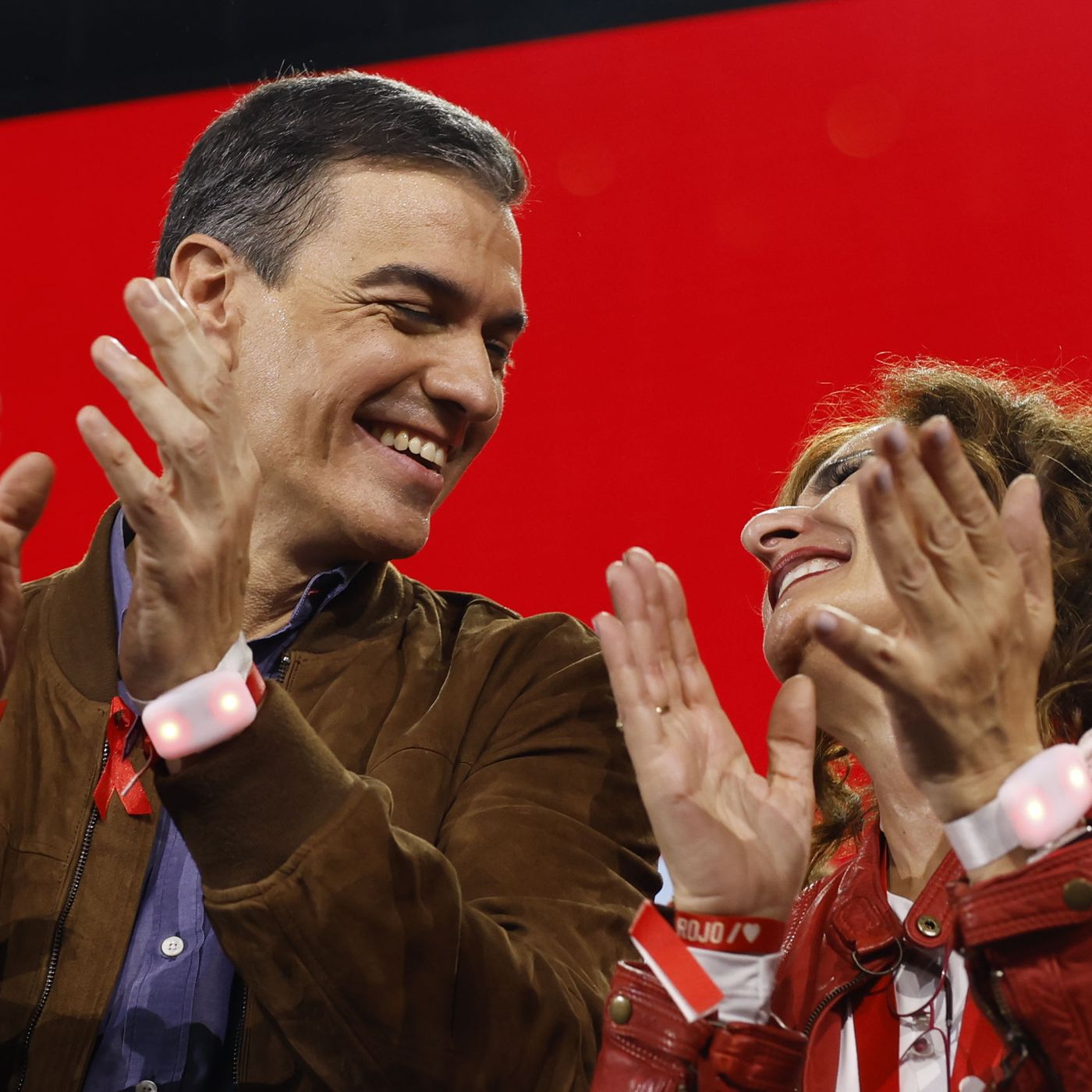 Prensa económica: Sánchez prepara un impuesto a los propietarios de más de tres casas