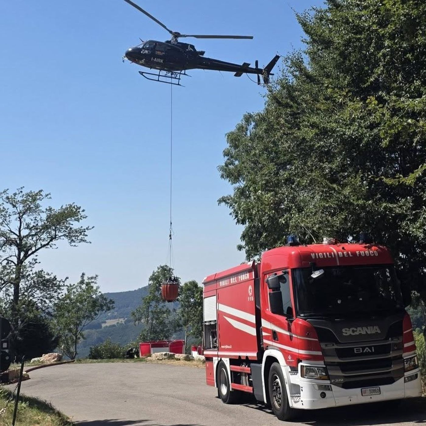 Lavoro di squadra e Canadair da Roma: domato l’incendio sul monte Formiga episode artwork
