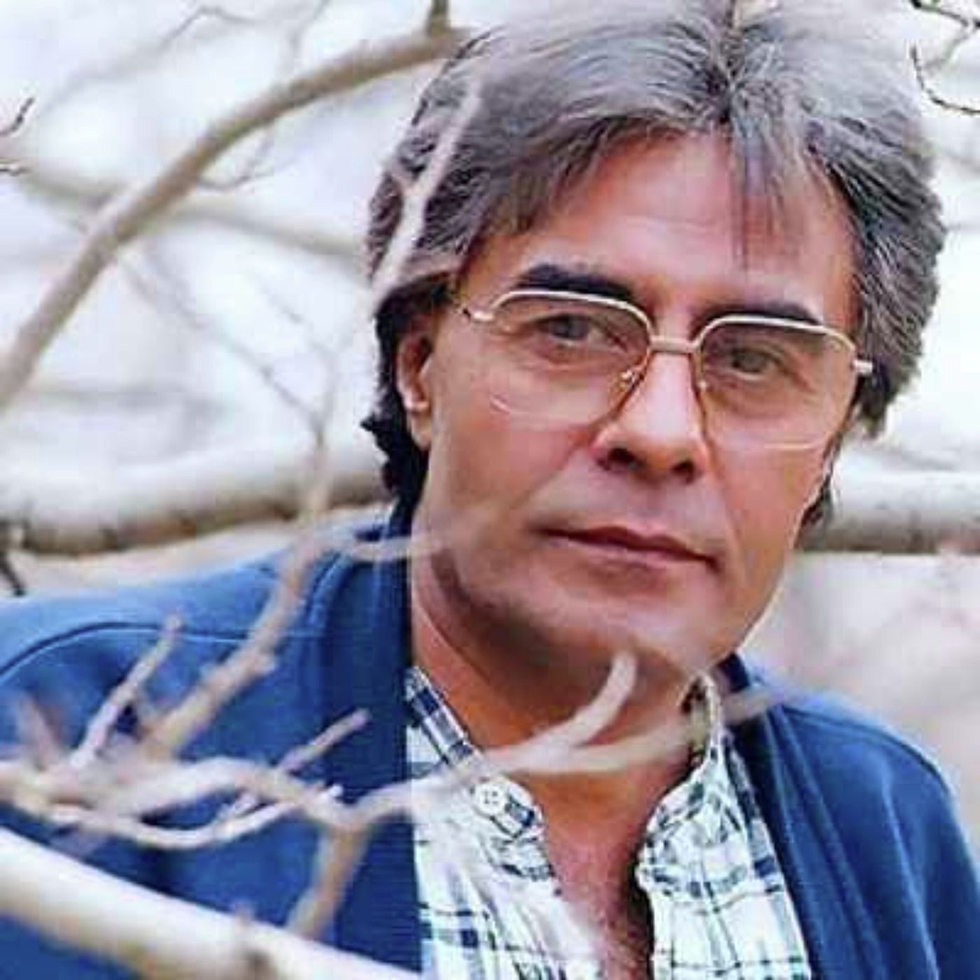 در گشودم