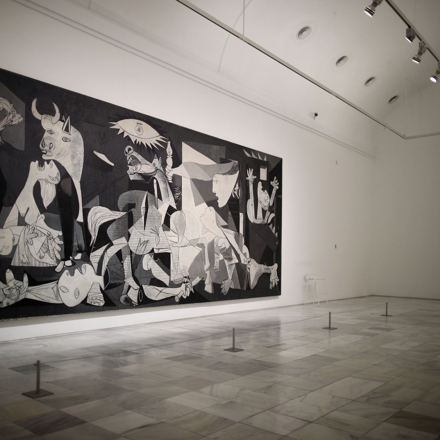 Entrevista a Genoveva Tusell, historiadora del arte, sobre el posible traslado del Guernica episode artwork