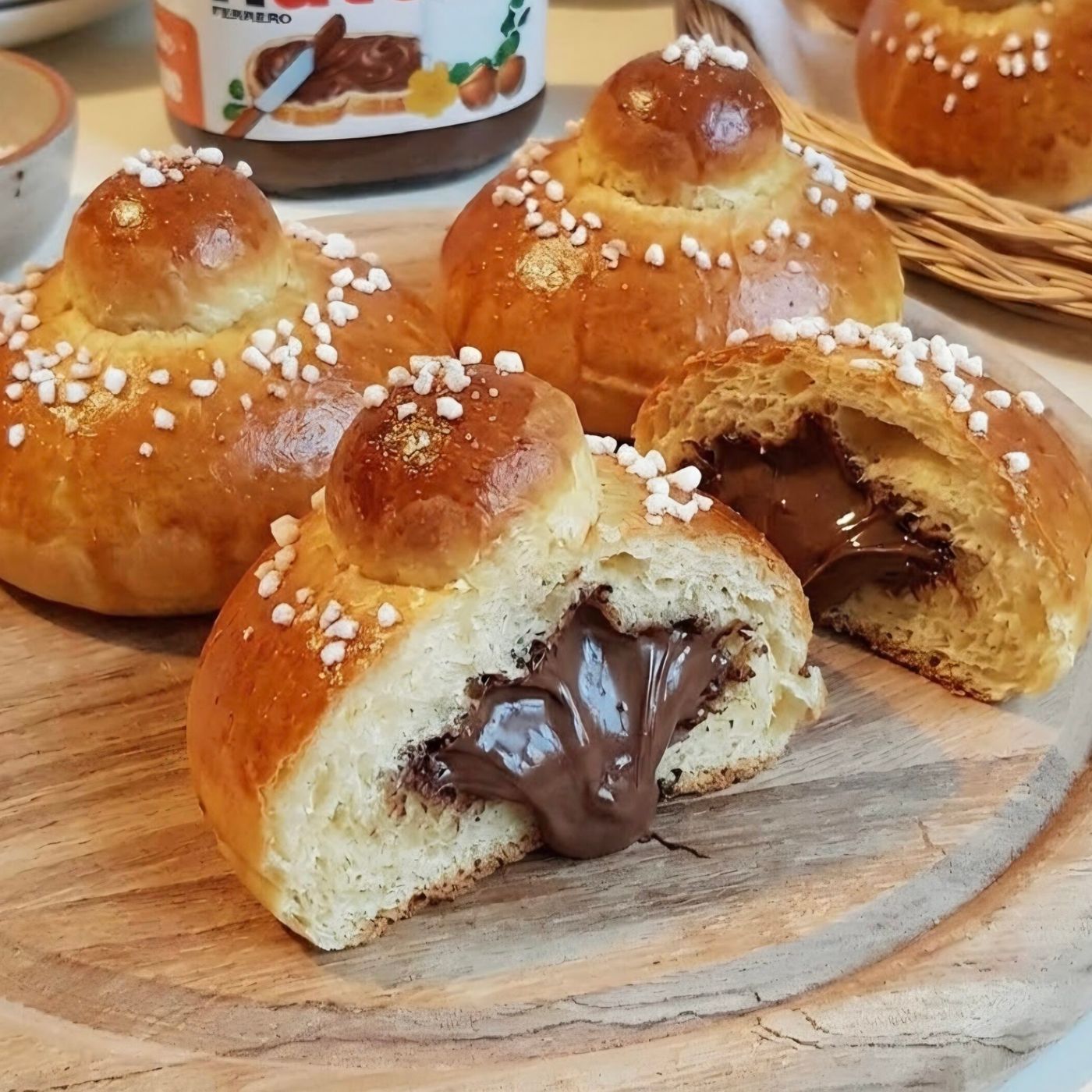 Soffici brioche con tuppo ripiene: dolce ricetta cons al bar facile e golosa