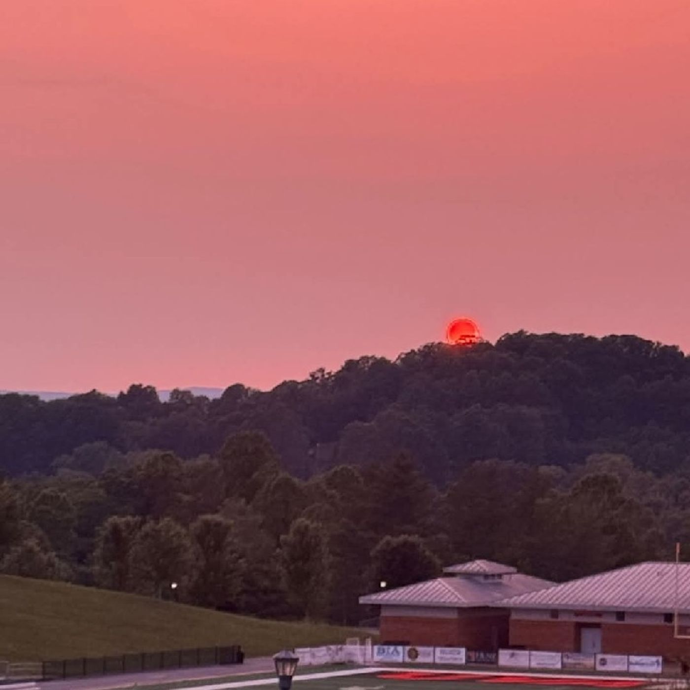 ET opens the two week show by recapping the 1st full weekend of June in Sports from the AP and Athlon Sports Newsletters.