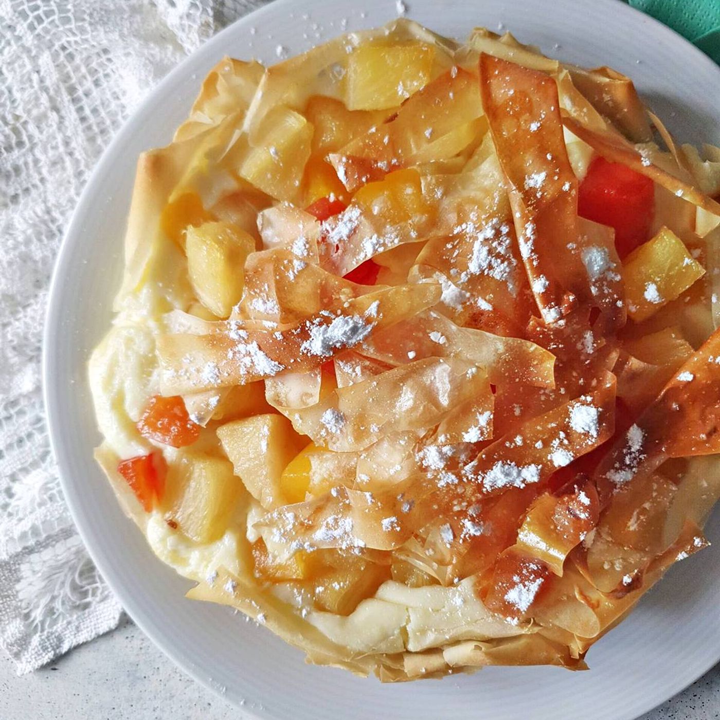 Crostata esotica con base croccante di pasta fillo e crema cheesecake episode artwork