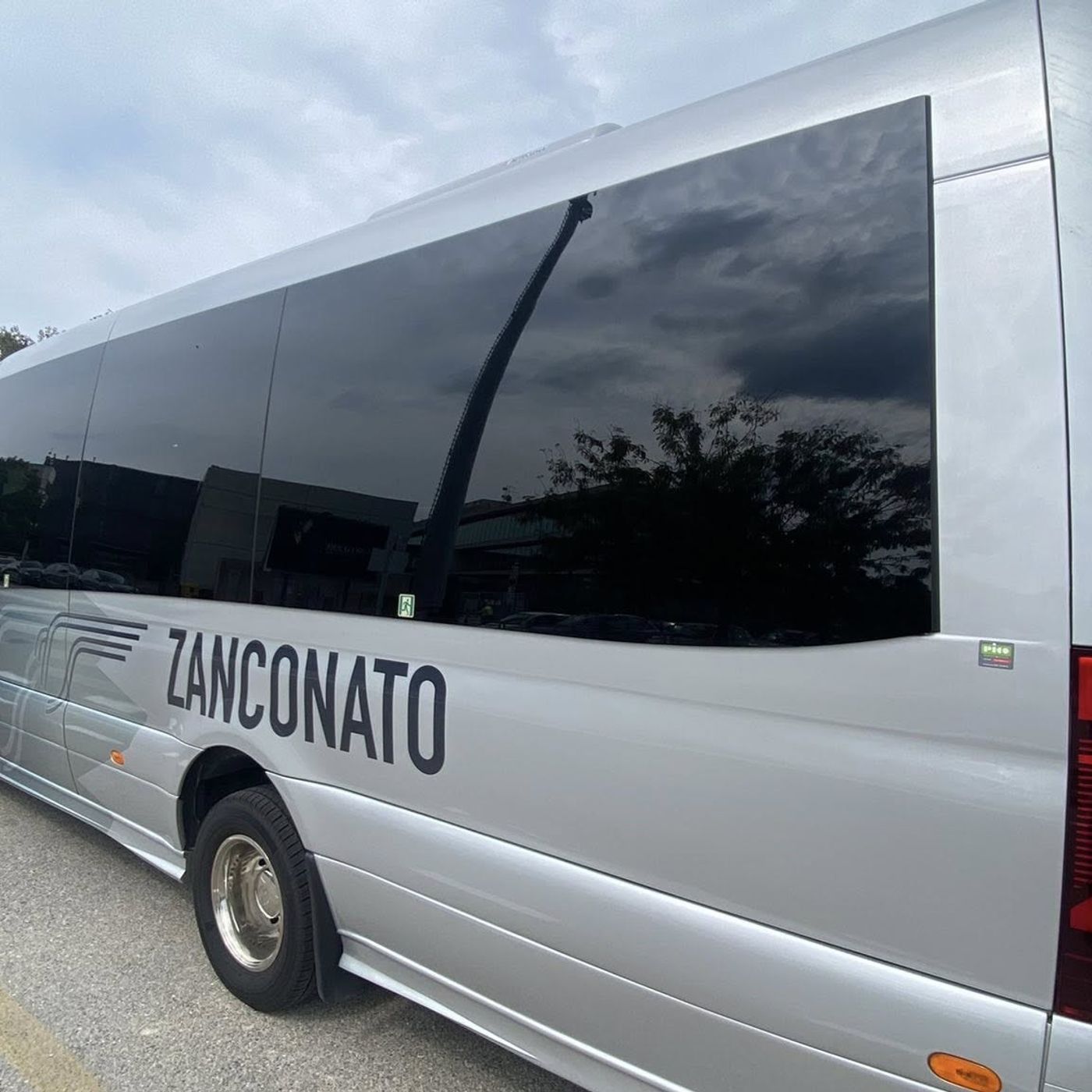 Ultrà dell’hockey Lodi danneggiano il pulmino e minacciano l’autista: rischio Daspo Ultrà dell’hockey Lodi danneggiano il pulmino e minacciano l’autista: rischio Daspo