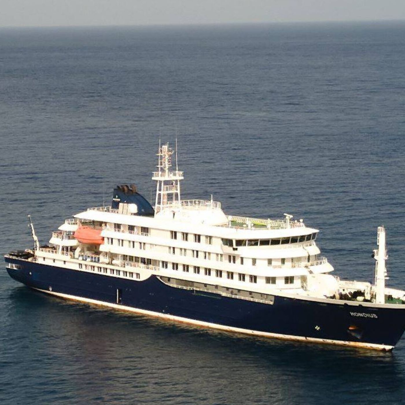Las Noticias de La Mañana: El Gobierno cede ante la OMS y recibirá en Canarias al crucero con un brote de hantavirus