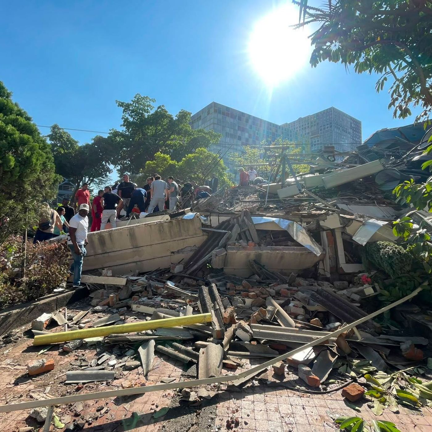 ONU na Colômbia une-se a autoridades no socorro a vítimas do terremoto episode artwork