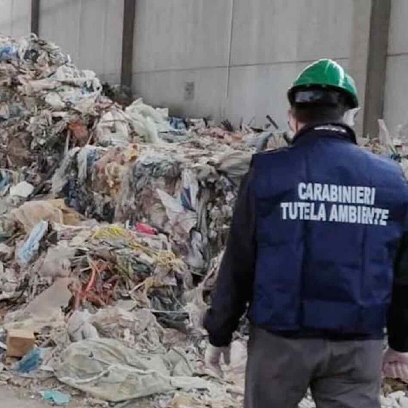 Traffico illecito di rifiuti dalla Campania alla Puglia: 19 misure cautelari episode artwork