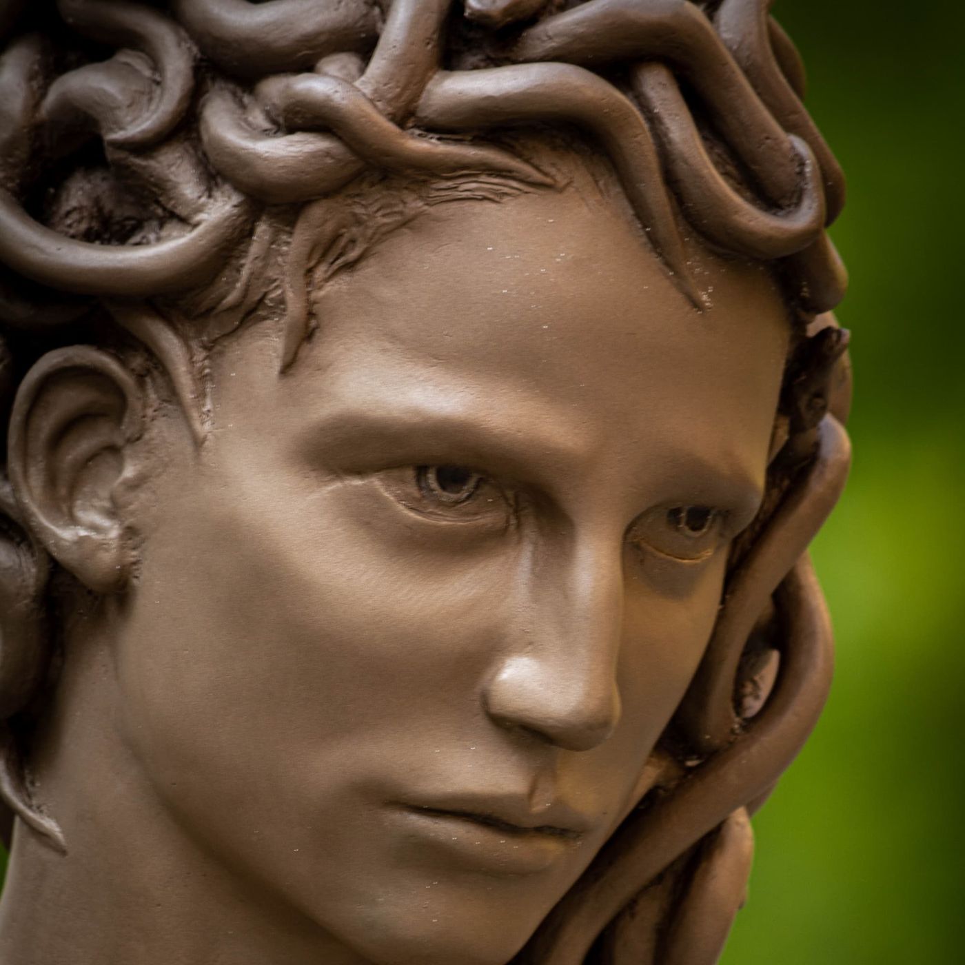 Medusa non è il mostro la scultura che ha trasformato un mito antico in un simbolo di giustizia episode artwork