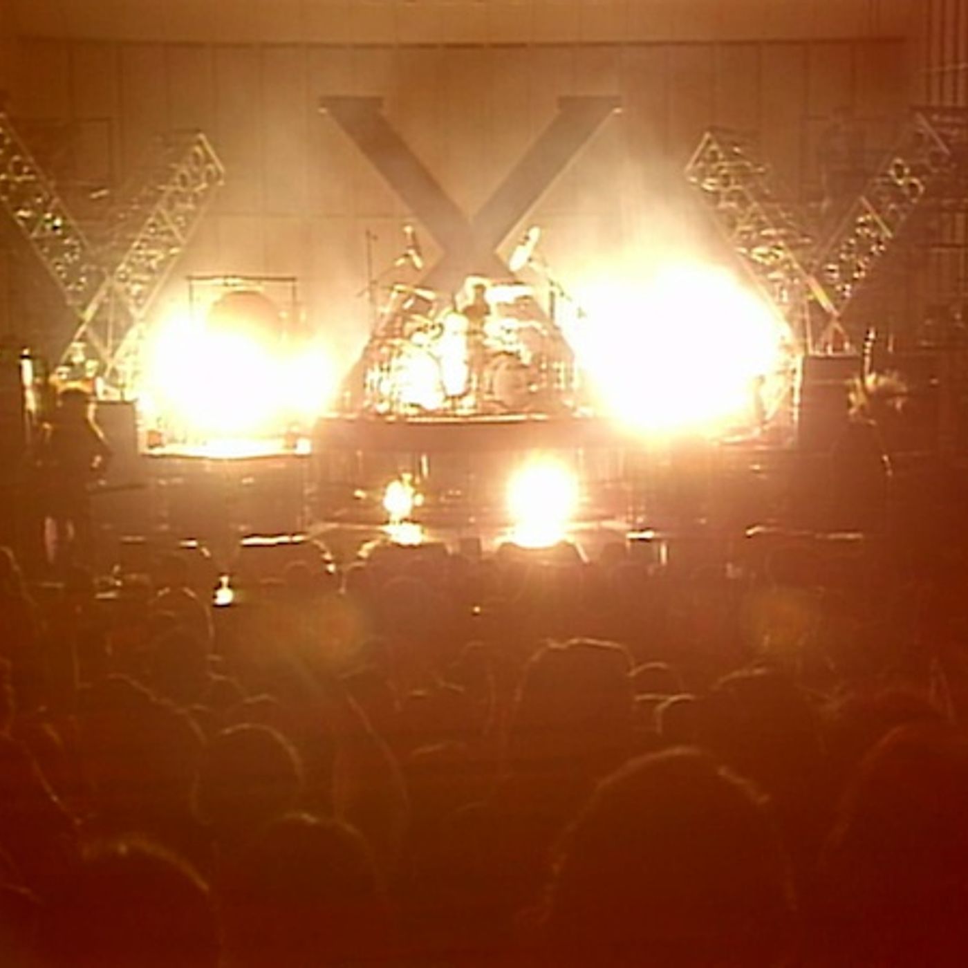 X JAPAN、YouTubeでMV順次公開。第一弾は1989年日比谷野音での「紅」「X」 ライブ映像2作品 episode artwork
