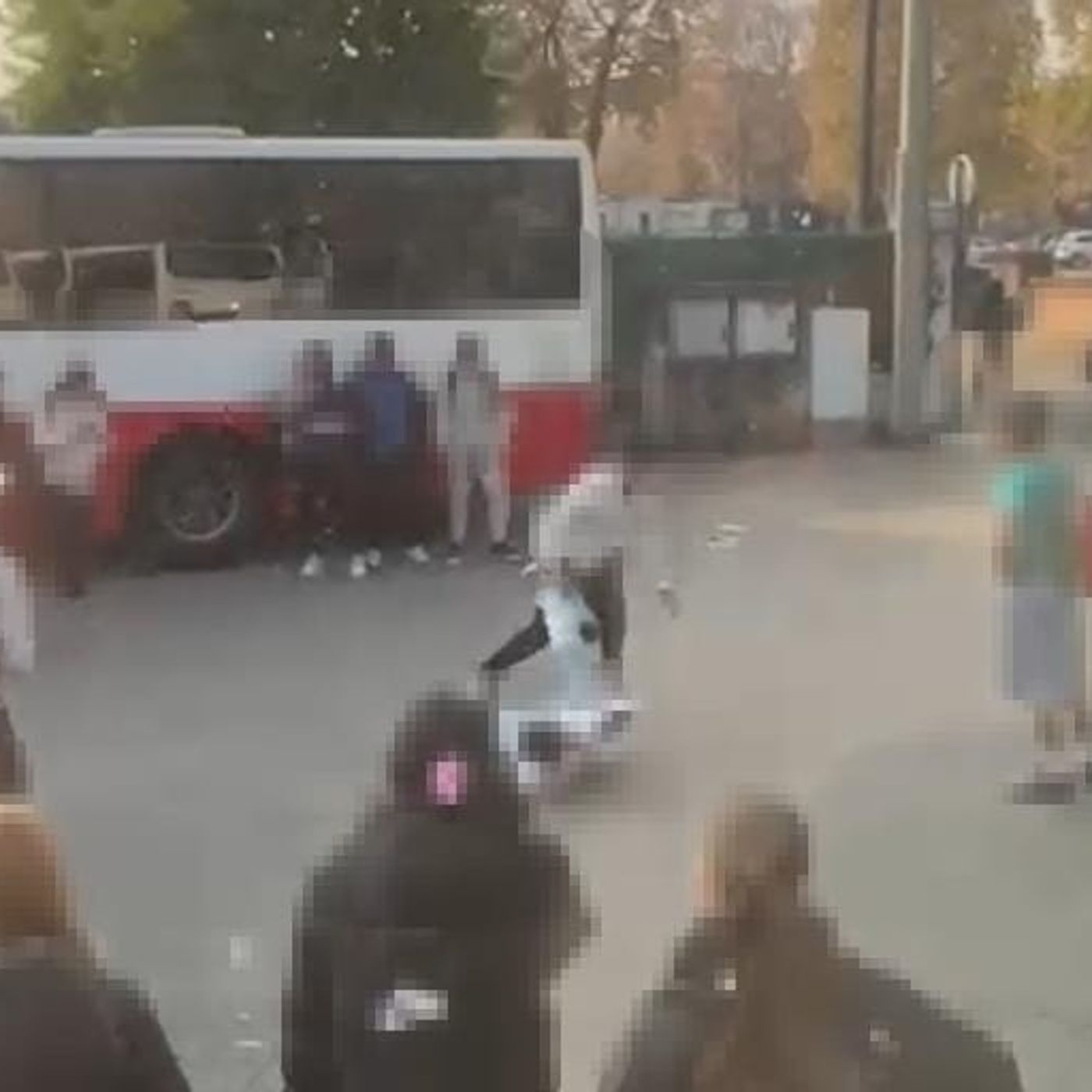 Studenti fuori controllo, risse in stazione e post sui social. Michelusi: “Farò tutto ciò che posso” – VIDEO Studenti fuori controllo, risse in stazione e post sui social. Michelusi: “Farò tutto ciò che posso” – VIDEO