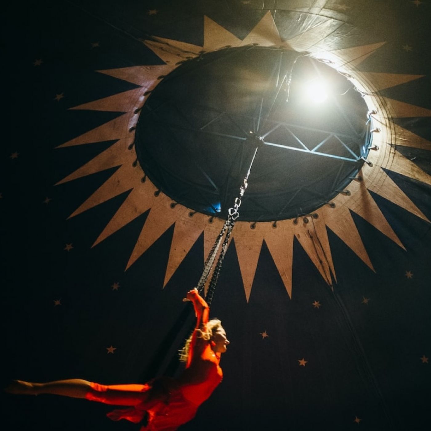 Episodio 4 Luzia, del Circo del Sol. Un poema a México lleno de magia,luz y agua. episode artwork