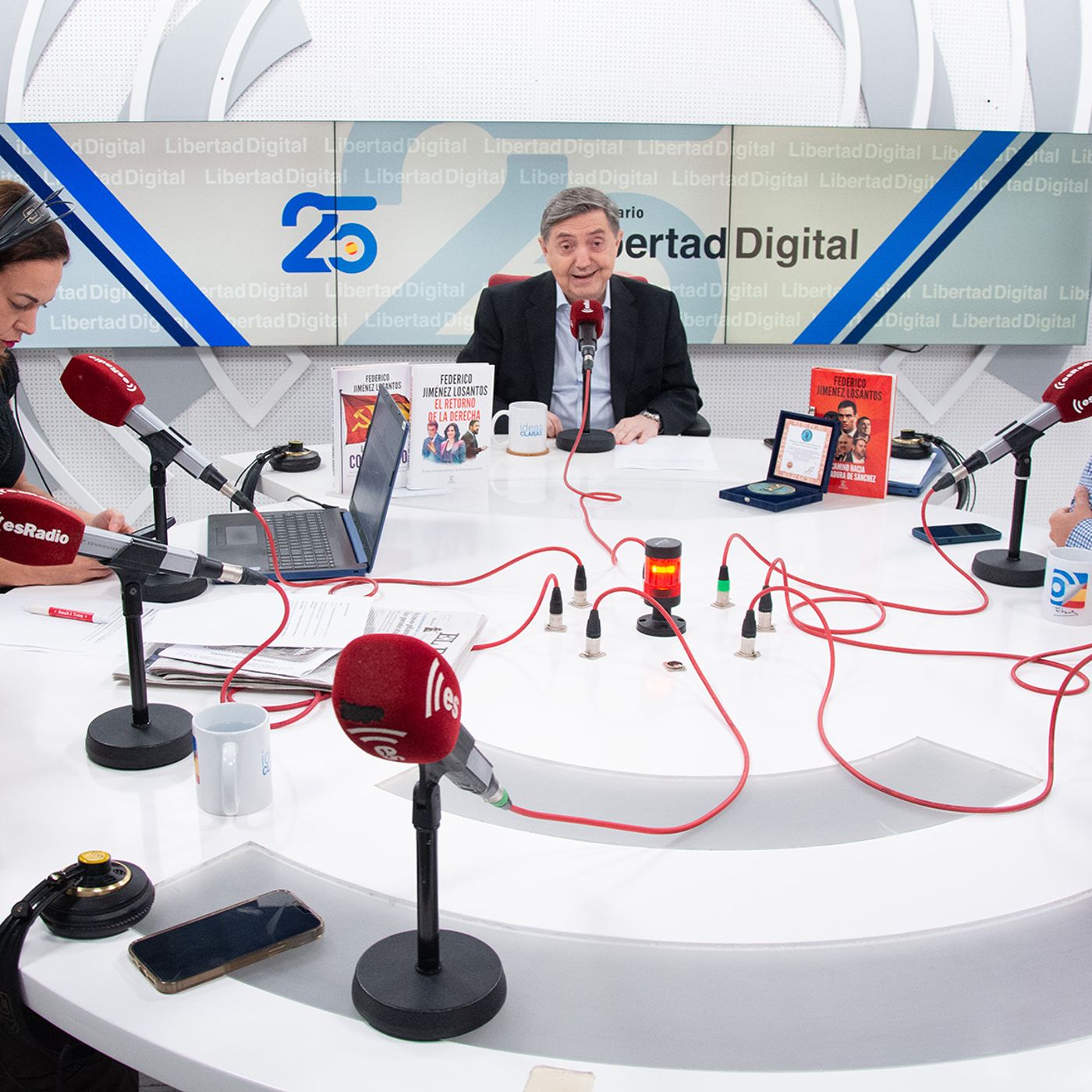 Tertulia de Federico: Relevo en 'Es la Noche', Dieter Brandau pasa el testigo a Carlos Cuesta