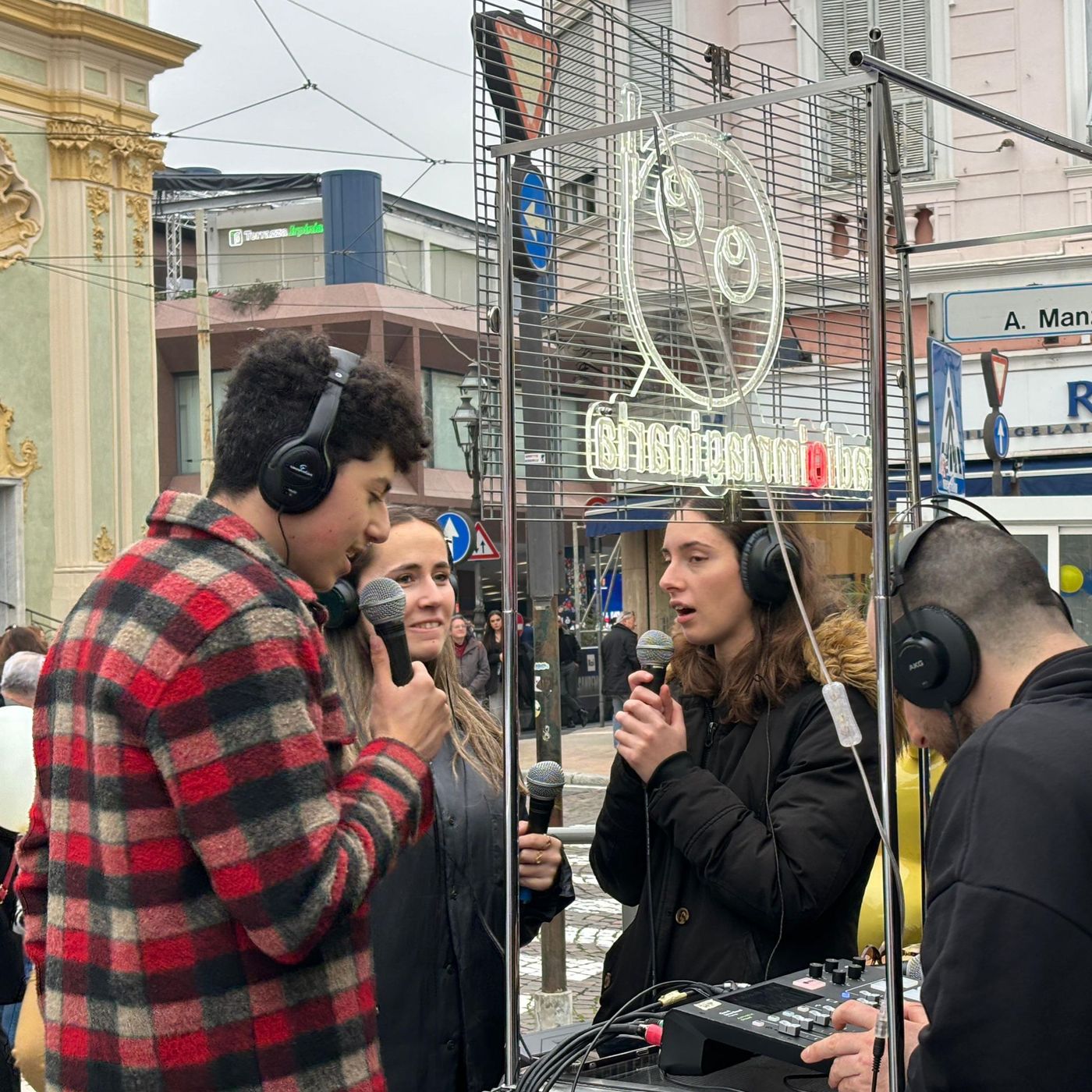 +Stonati: Che succede a Piazza Colombo? episode artwork
