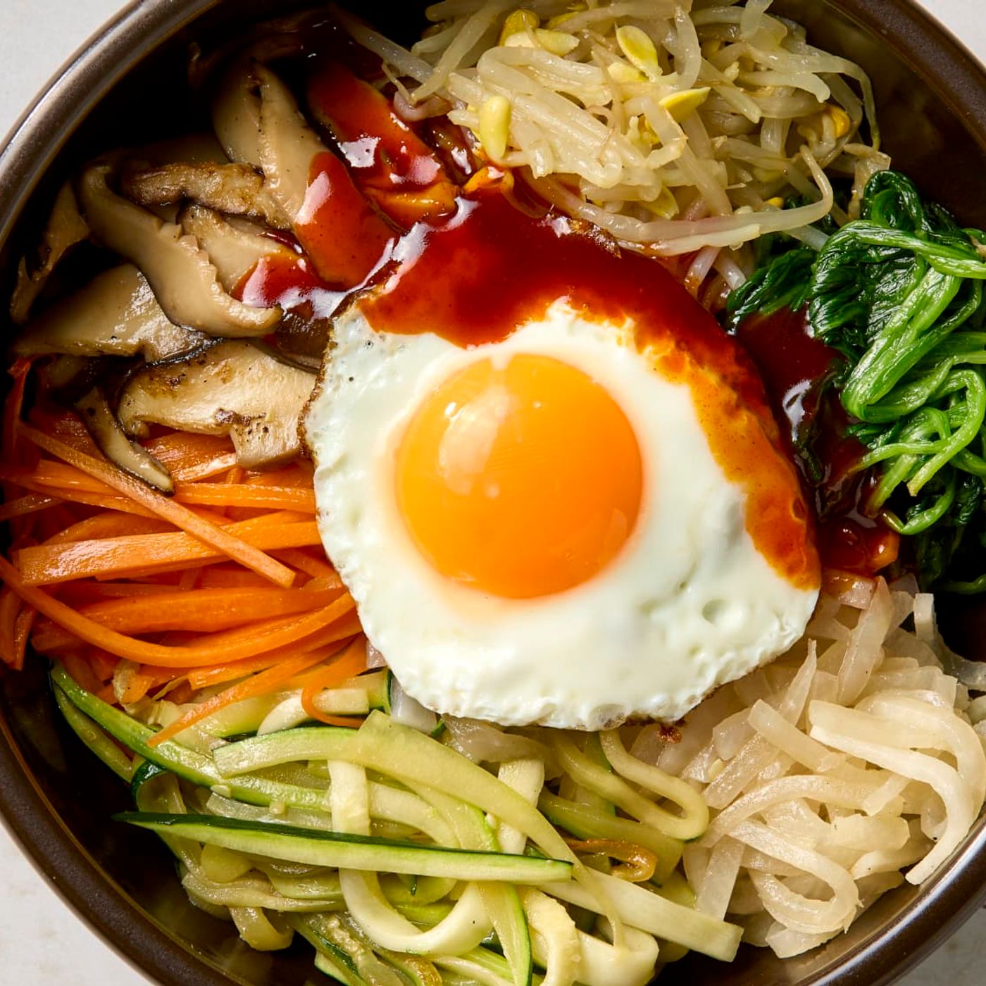 Bibimbap: l’arte coreana del riso che unisce tradizione e sapori episode artwork
