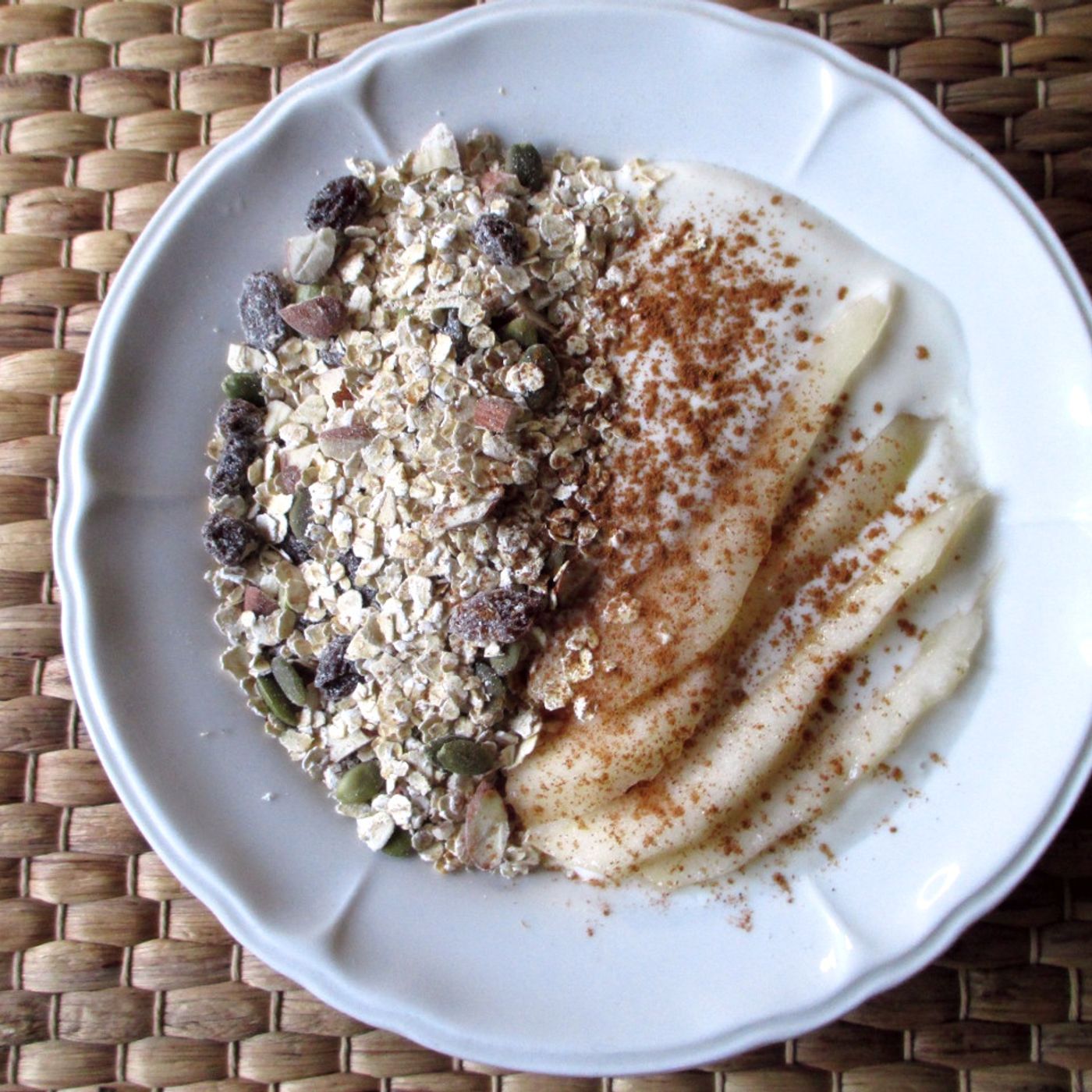 Muesli con yogurt e frutta