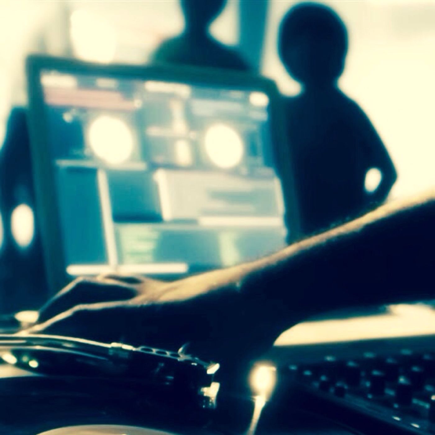🎵RADIO🎙 MELODY📡 PRESENTA MÚSICA URBANA SALSA Y REGGAETON