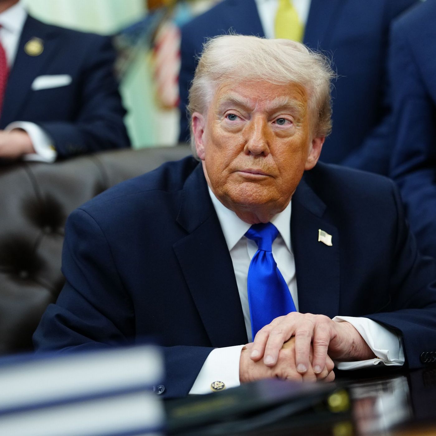 España en el mundo: La peculiar forma de negociar de Trump en Irán y el nuevo desplante de Albares al rey