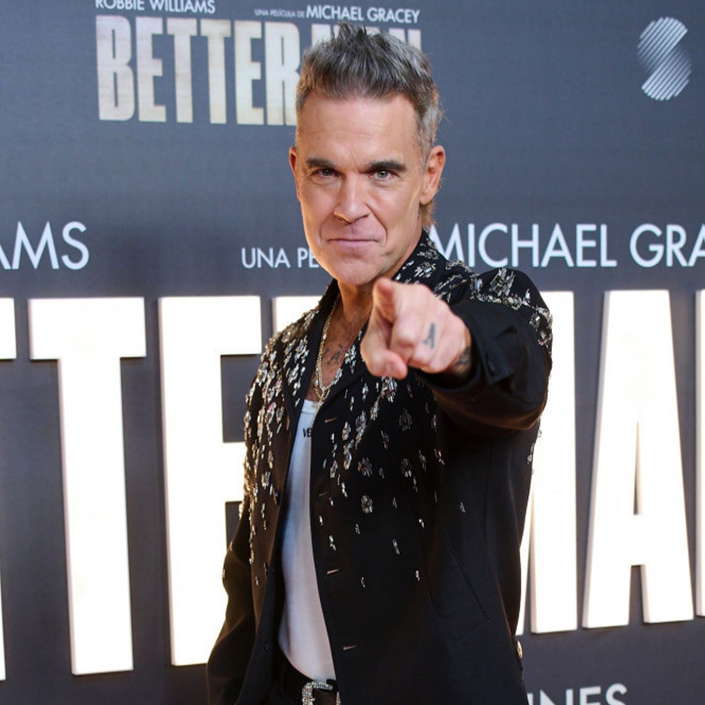 Robbie Williams admits to using AI episode artwork