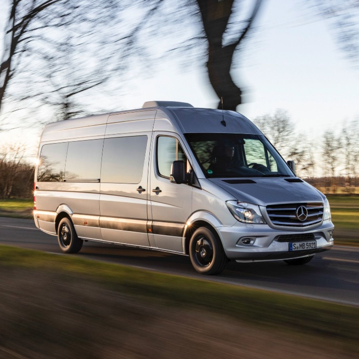Mercedes-Benz Sprinter: 30 anni di successi e un test drive da Stoccarda a Milano episode artwork