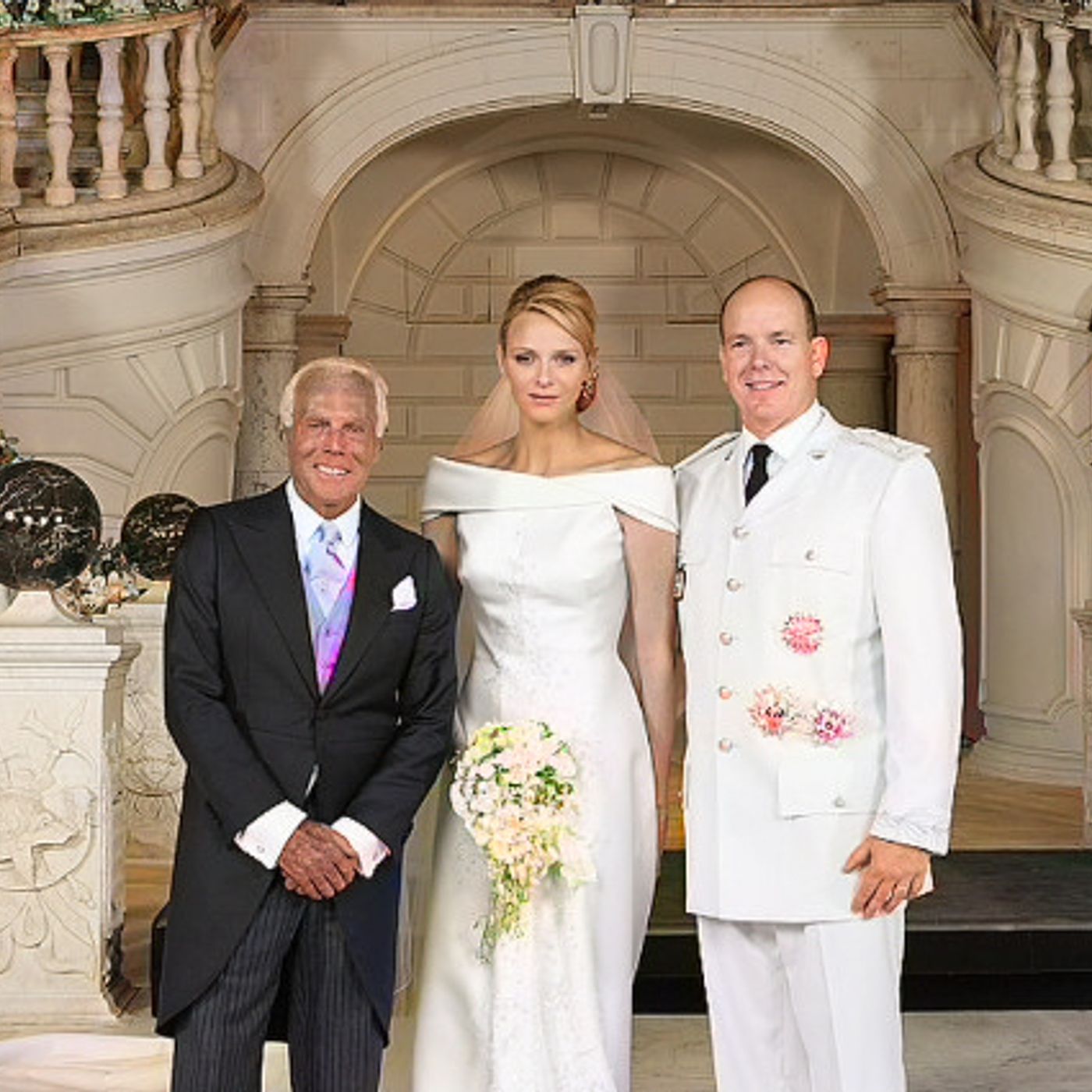 Francia24: la Principessa Charlene di Monaco ricorda Giorgio Armani, creatore del suo abito da sposa - Macron vuole inviare l'esercito in Uc