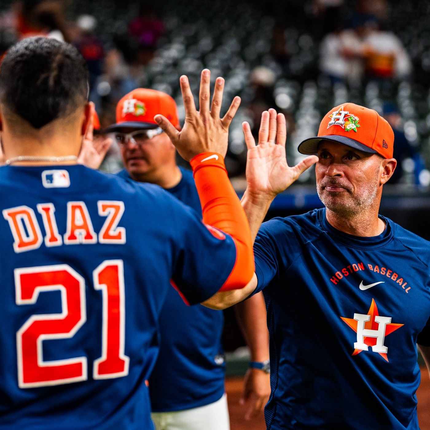 Rockets vs. Wolves Tonight, Astros Roster Set & Peña Is Ready