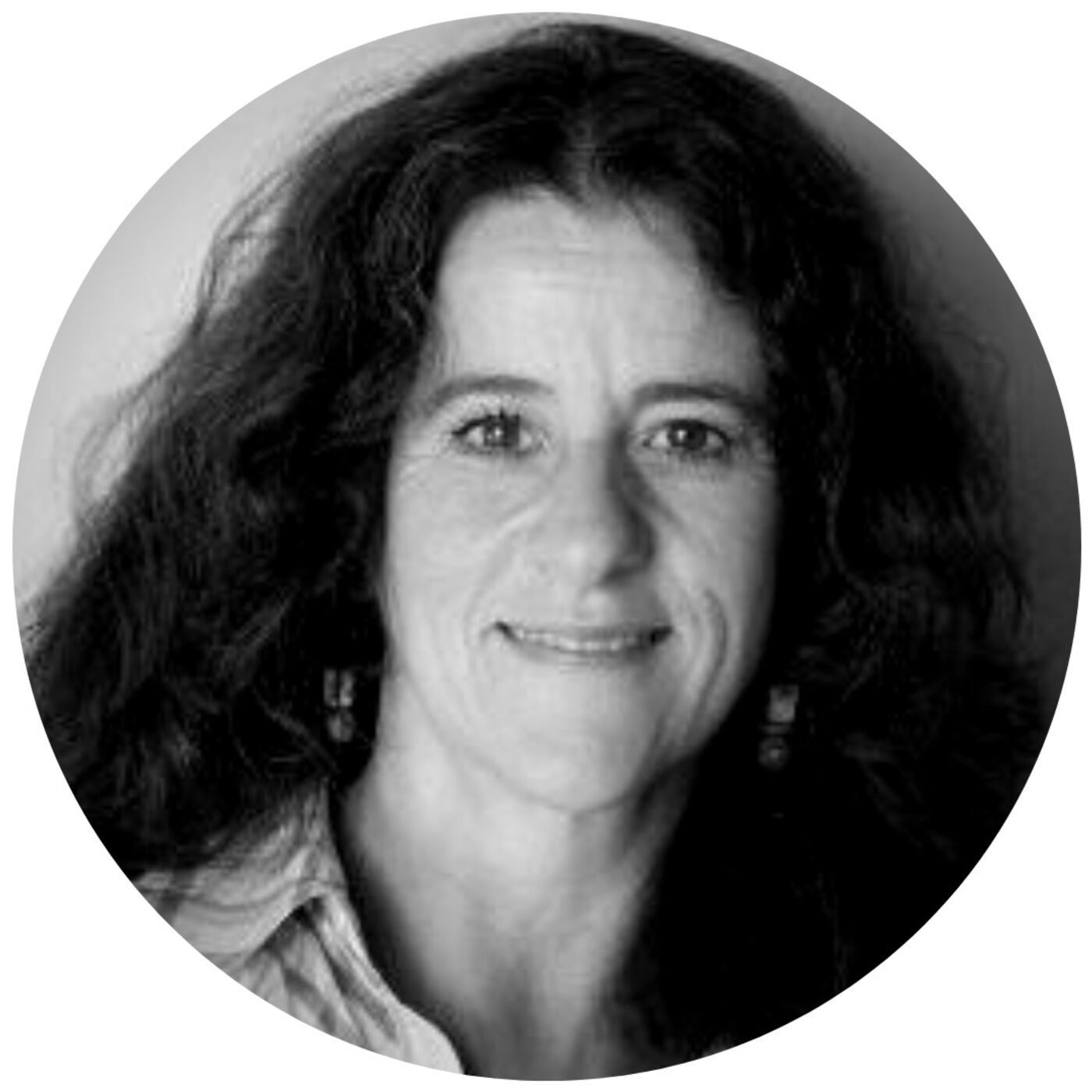 Carmen Pino - Cómo transformar los bloqueadores de la empresa para ser más eficientes e innovadores episode artwork
