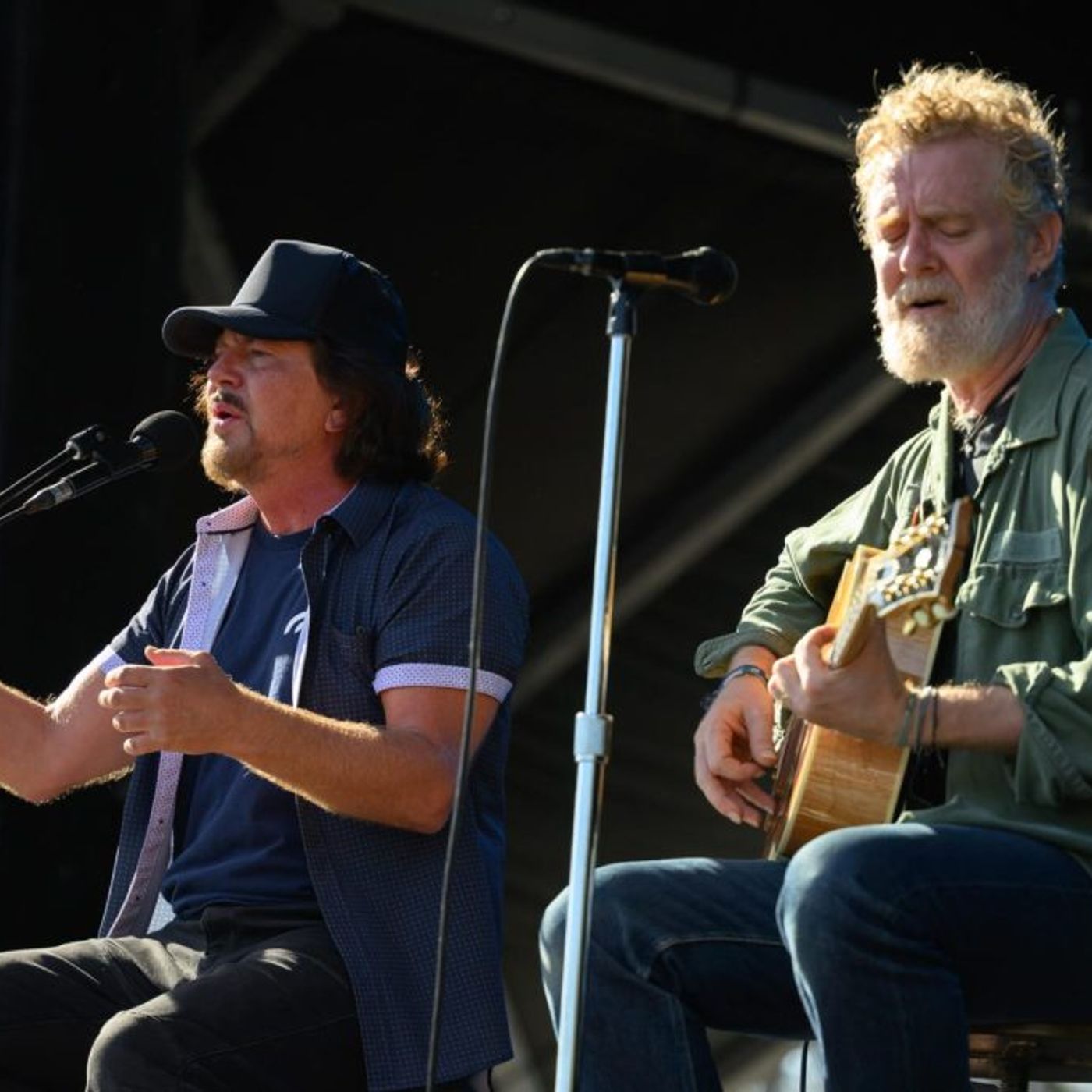 Eddie Vedder Pays Tribute to Glen Hansard By Busking at Late Singer’s Old Grafton Street Spot in Dublin episode artwork