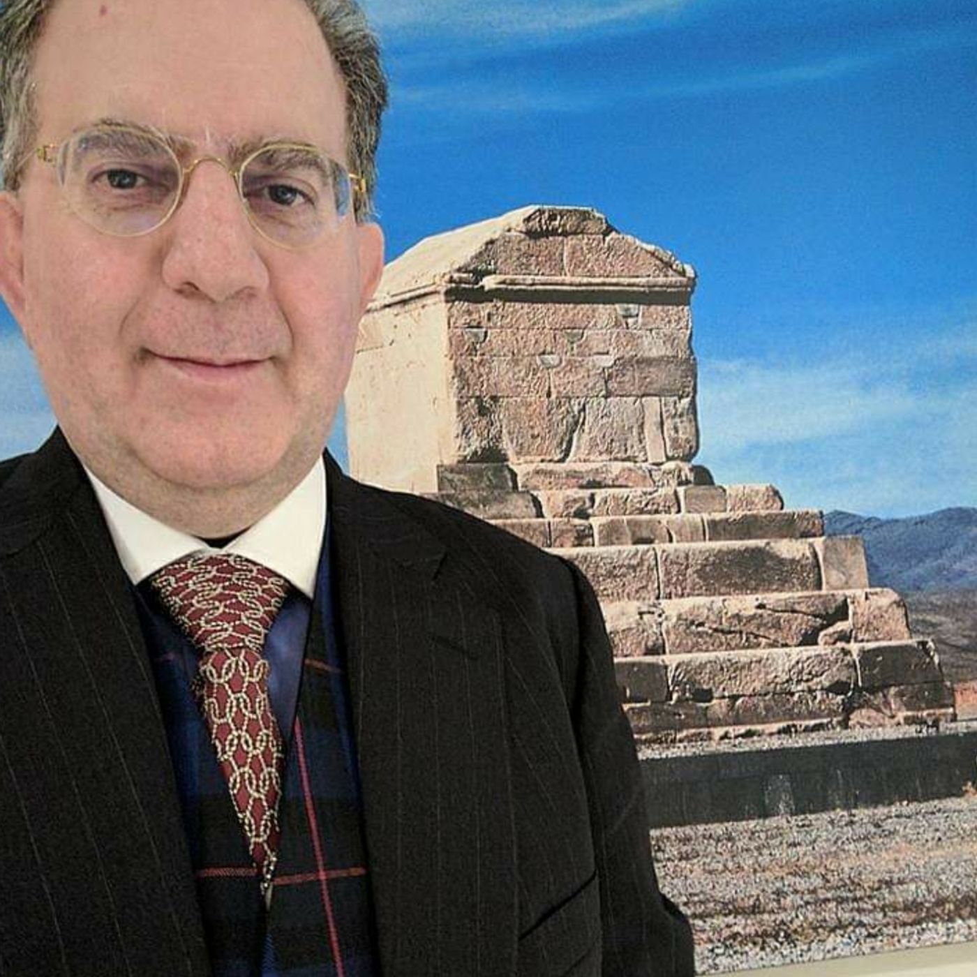 Ali Mostofi Astrology and Politics