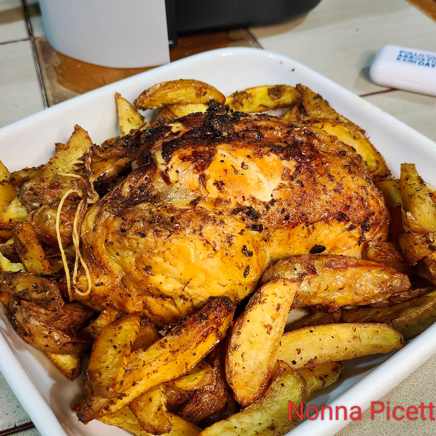 Pollo arrosto intero con patate in friggitrice ad aria: ricetta facile e veloce di Nonna Picetto episode artwork