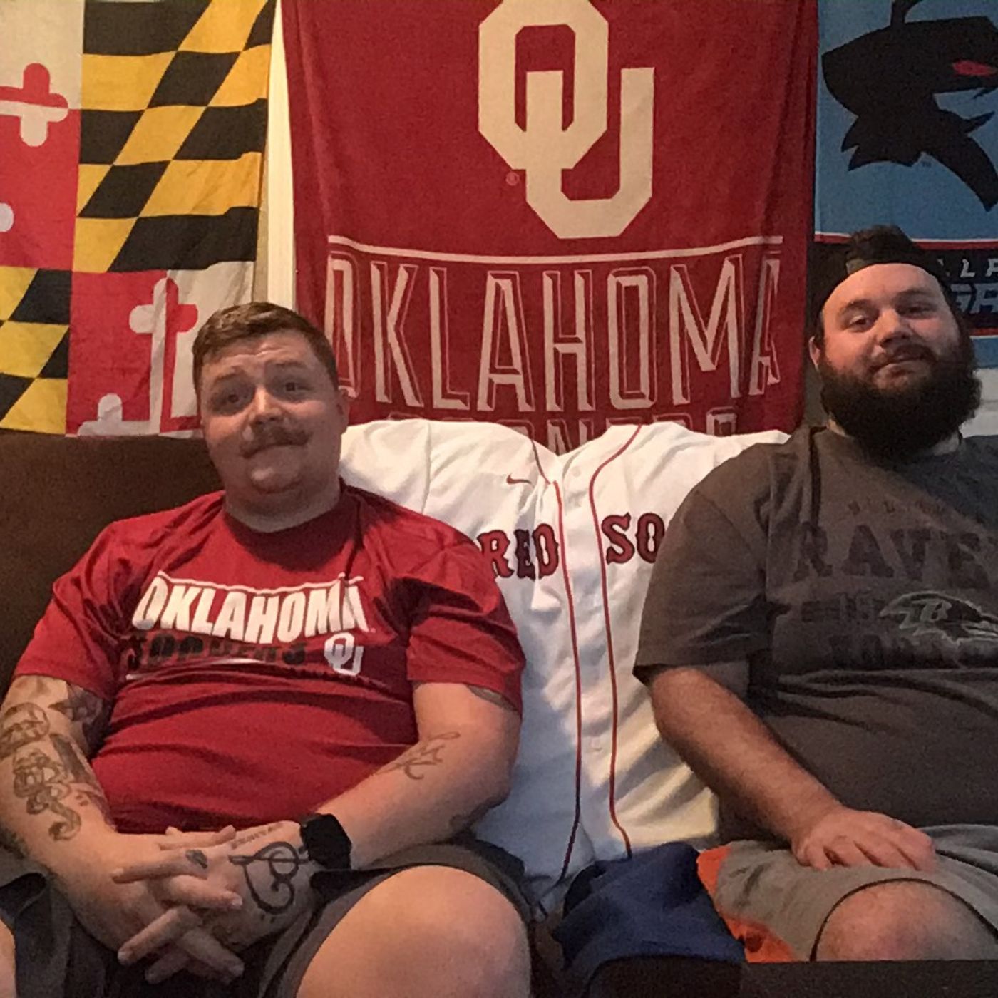 2 Guys 1 Couch
