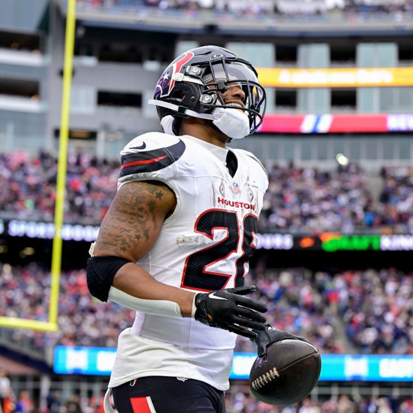 Texans Spoil Drake Maye Debut, Mixon and Pierce Shine In Return, Craziness In Austin