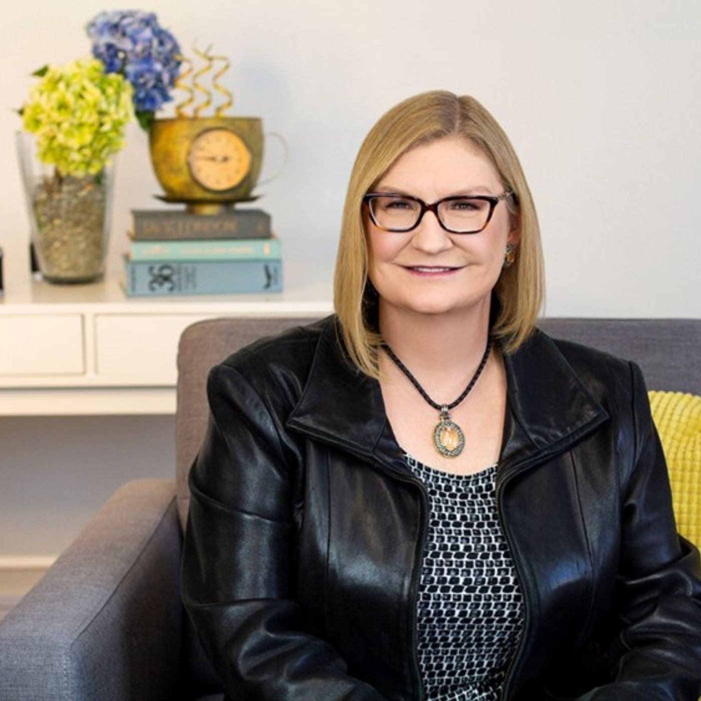 Marianne Schwab, a Former Talk Show Producer, Unlocks Five Powerful Strategies on How to Become an I podcast artwork