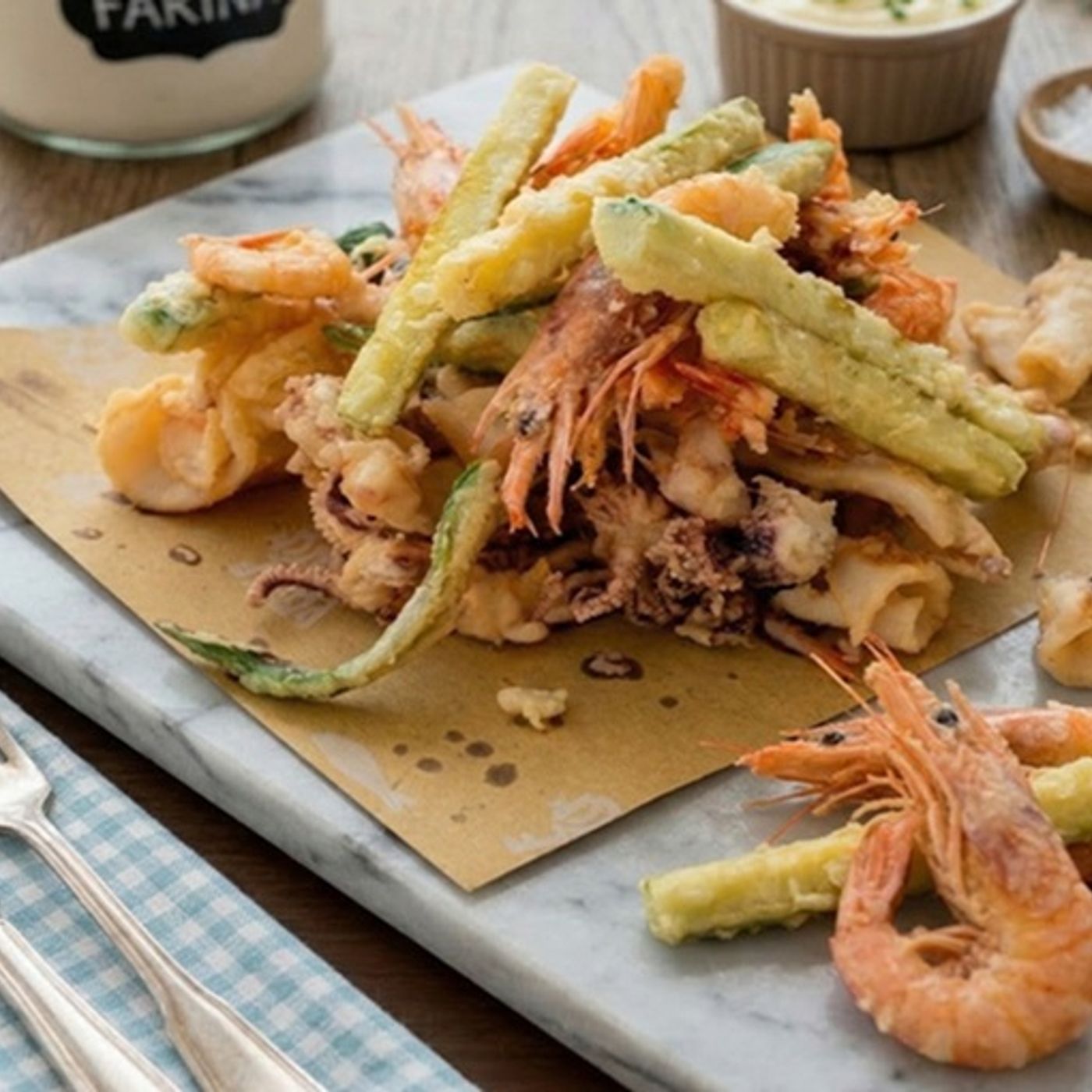 Fritto misto di pesce e zucchine: ricetta con doppia pastella infallibile