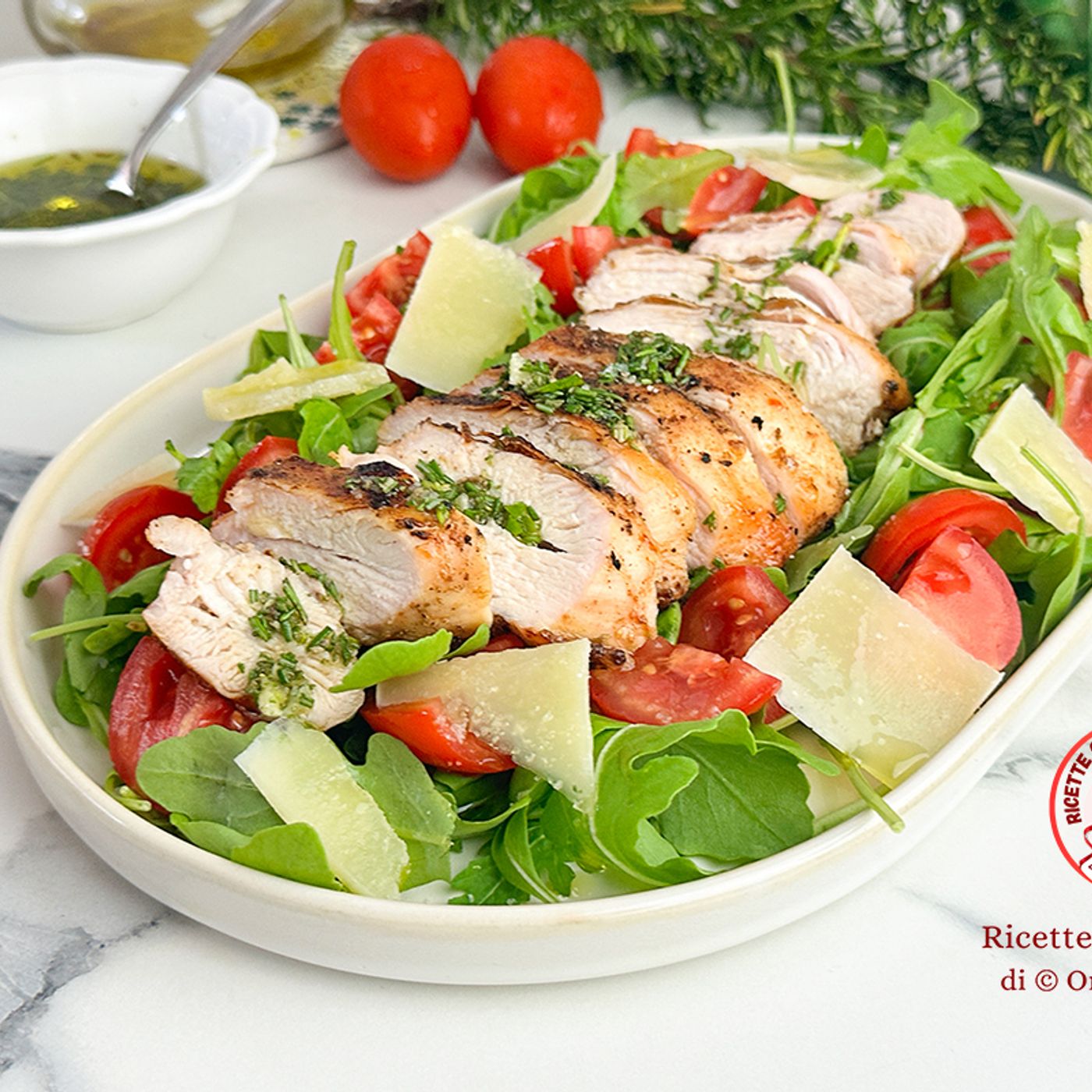 Tagliata di pollo alla brace con rucola, pomodorini, scaglie di grana episode artwork