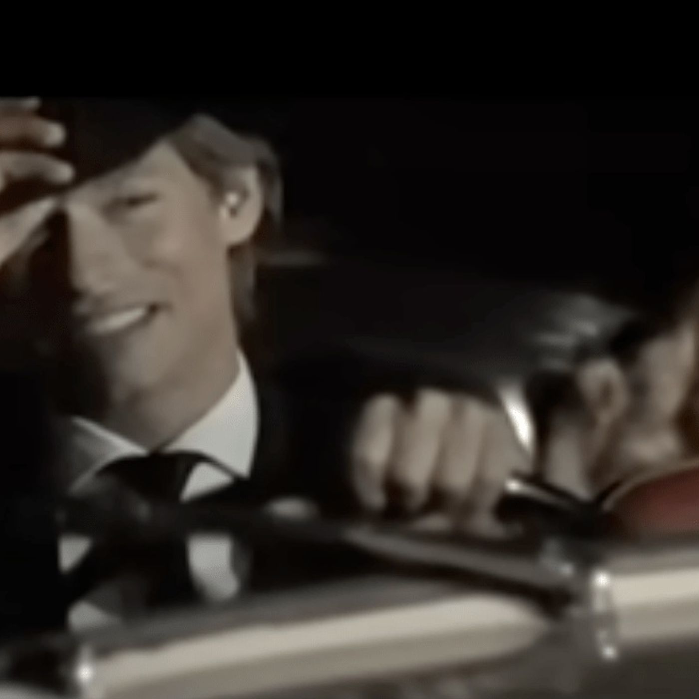 Carlos Baute’s ‘Colgando en Tus Manos’ Joins YouTube’s Billion Views Club: ‘It Belongs to All of You’ episode artwork