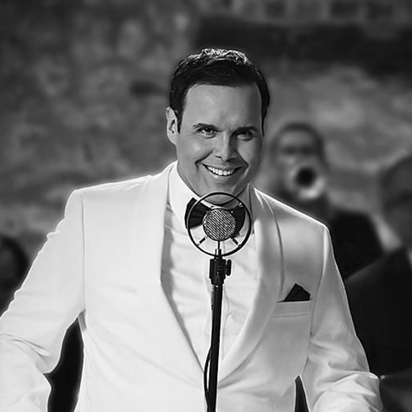 FRANK CEARA cocina canciones en su nuevo álbum
