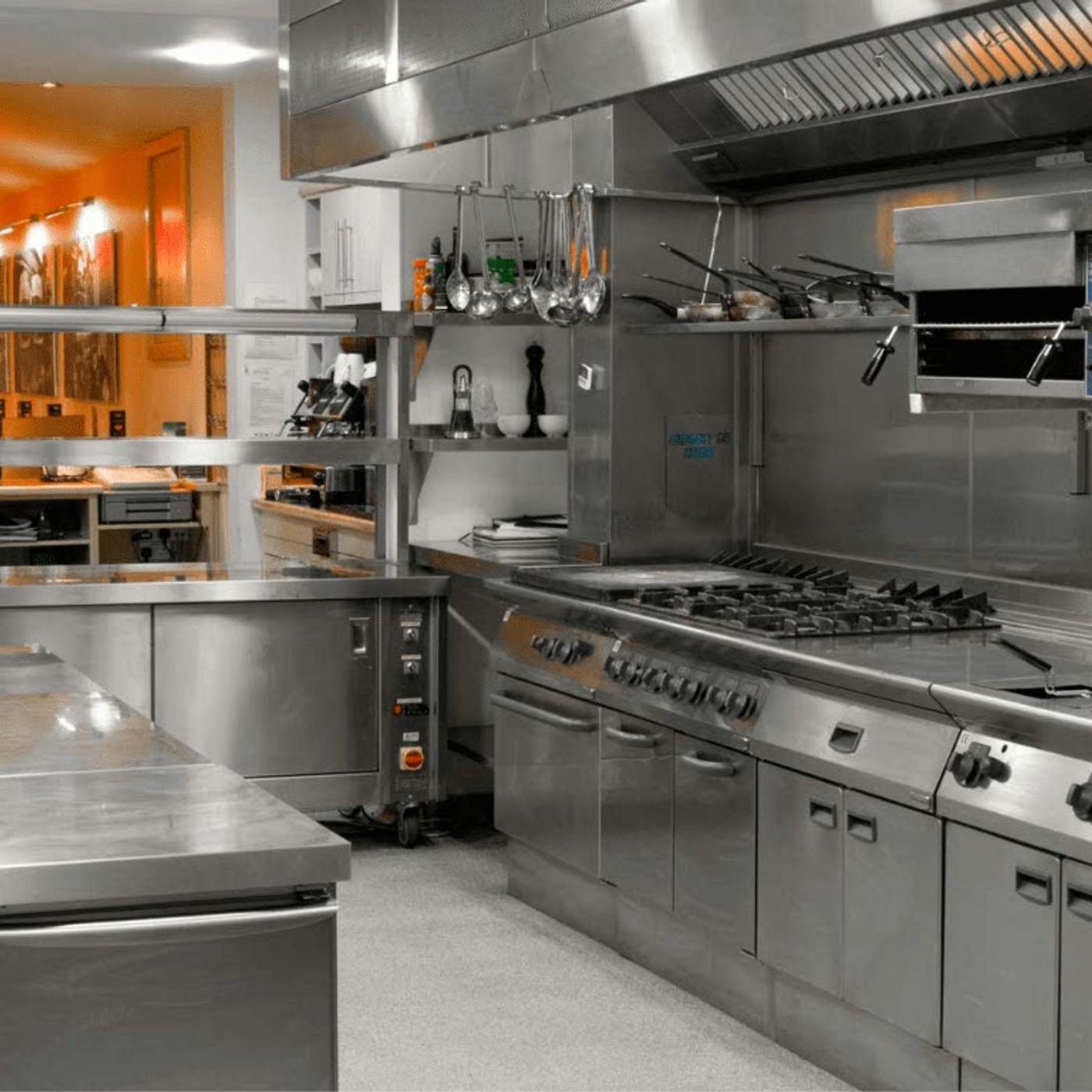 Diseño en Cocinas Industriales: Seguridad, Flujo y Eficiencia