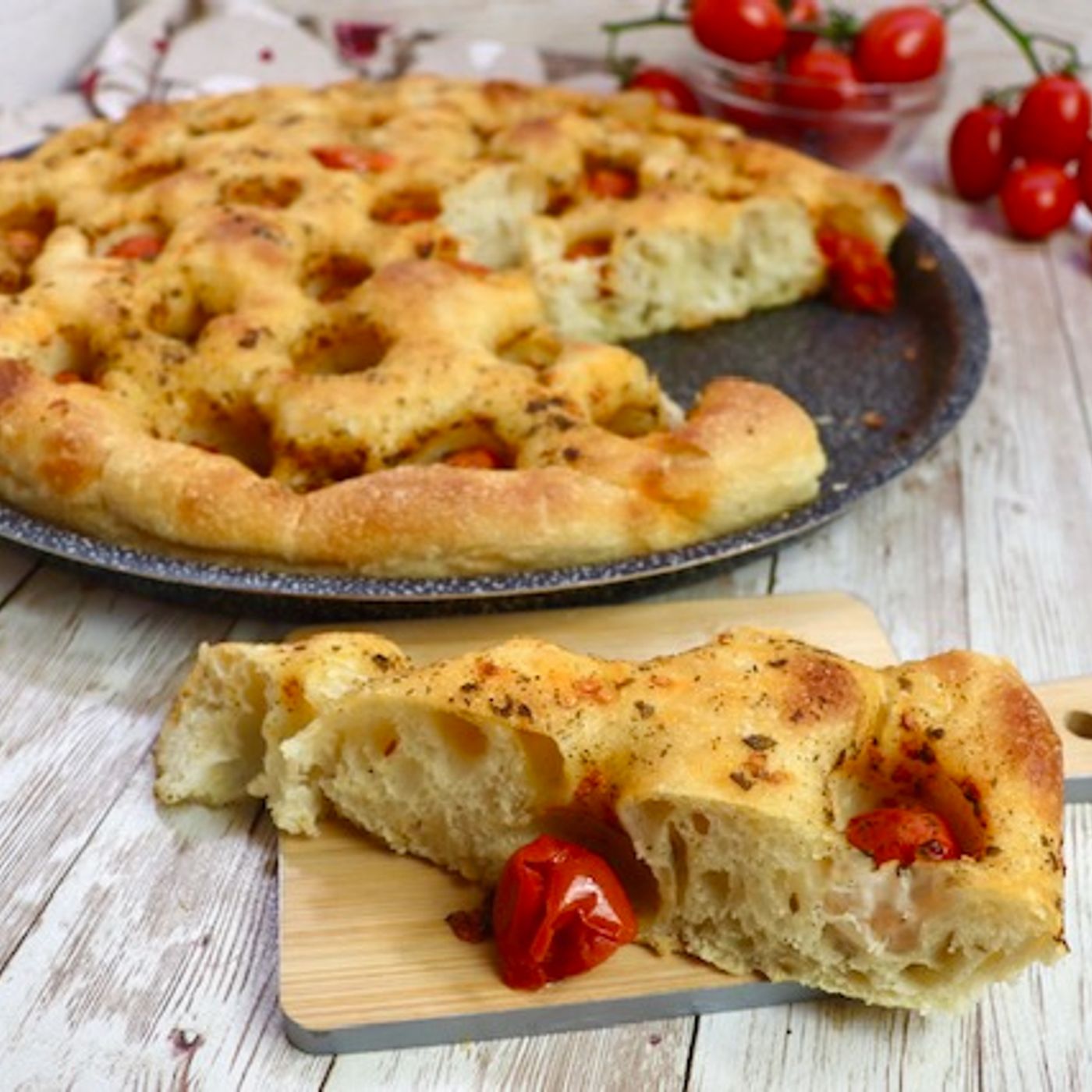 Focaccia barese con lievito madre: ricetta tradizionale soffice e gustosa episode artwork