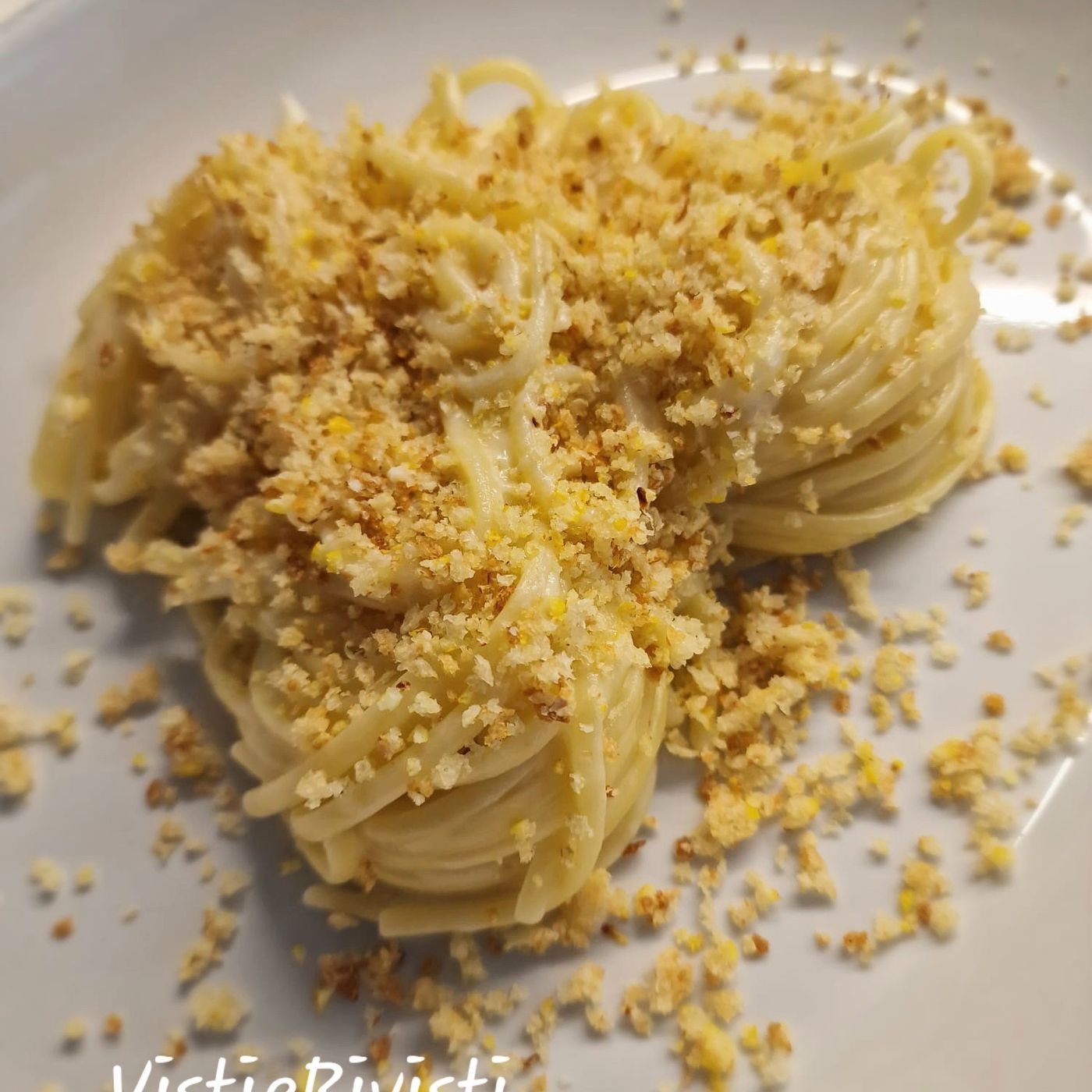 Linguine burro e alici con crumble di pane tostato al limone episode artwork