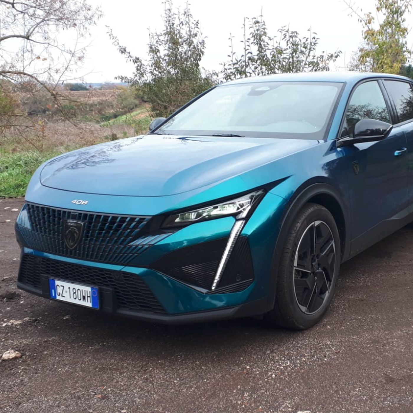 Peugeot E-408 210 CV GT - Elettrica senza compromessi episode artwork