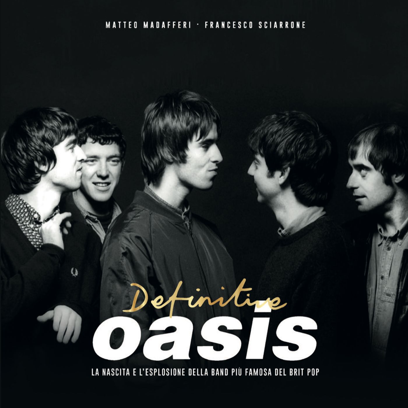 Definitive Oasis, la bio completa della band. L'autore Sciarrone: «È la storia dei fratelli Gallagher»
