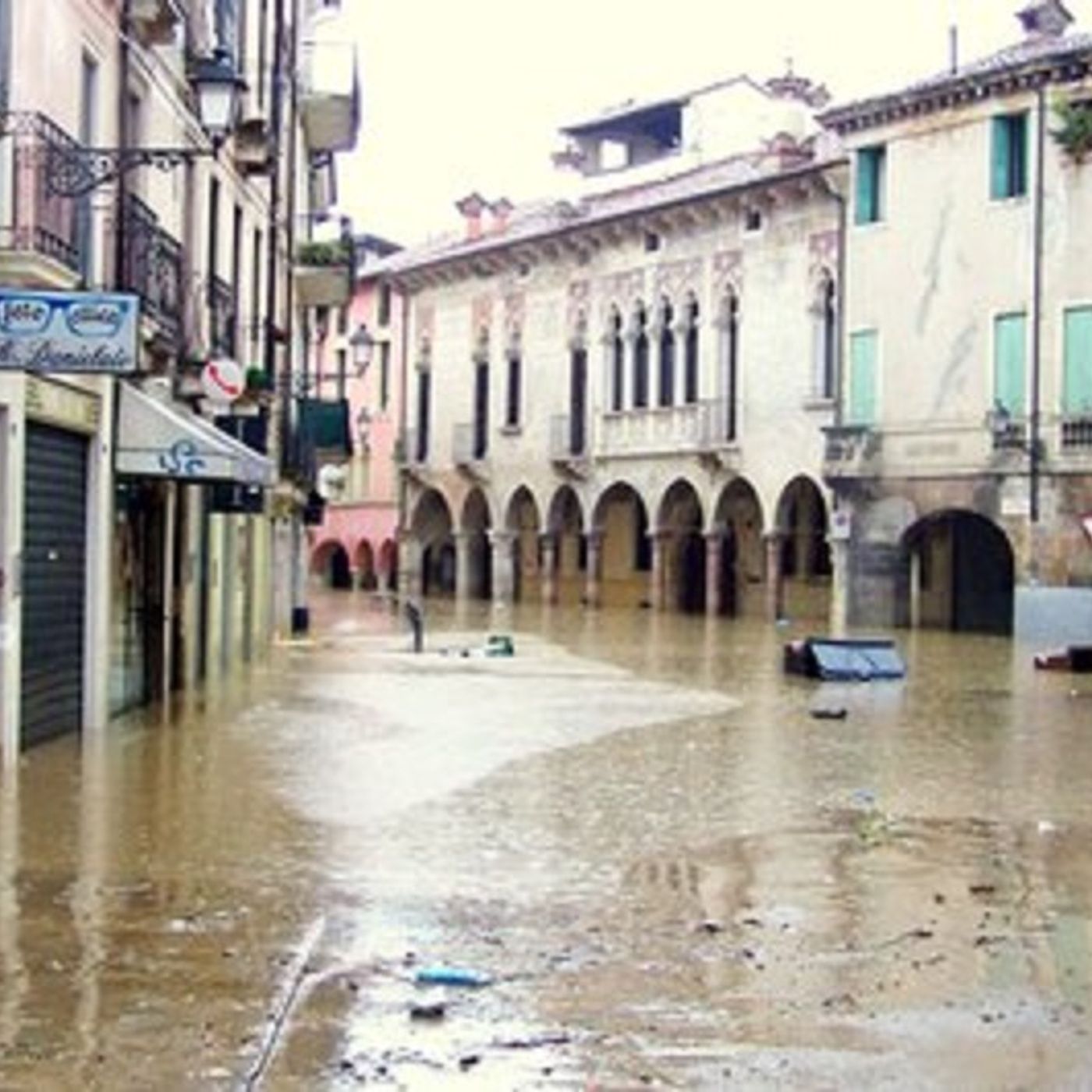 15 anni fa la Grande Alluvione. “Con le città-spugna l’acqua torna ad essere risorsa”