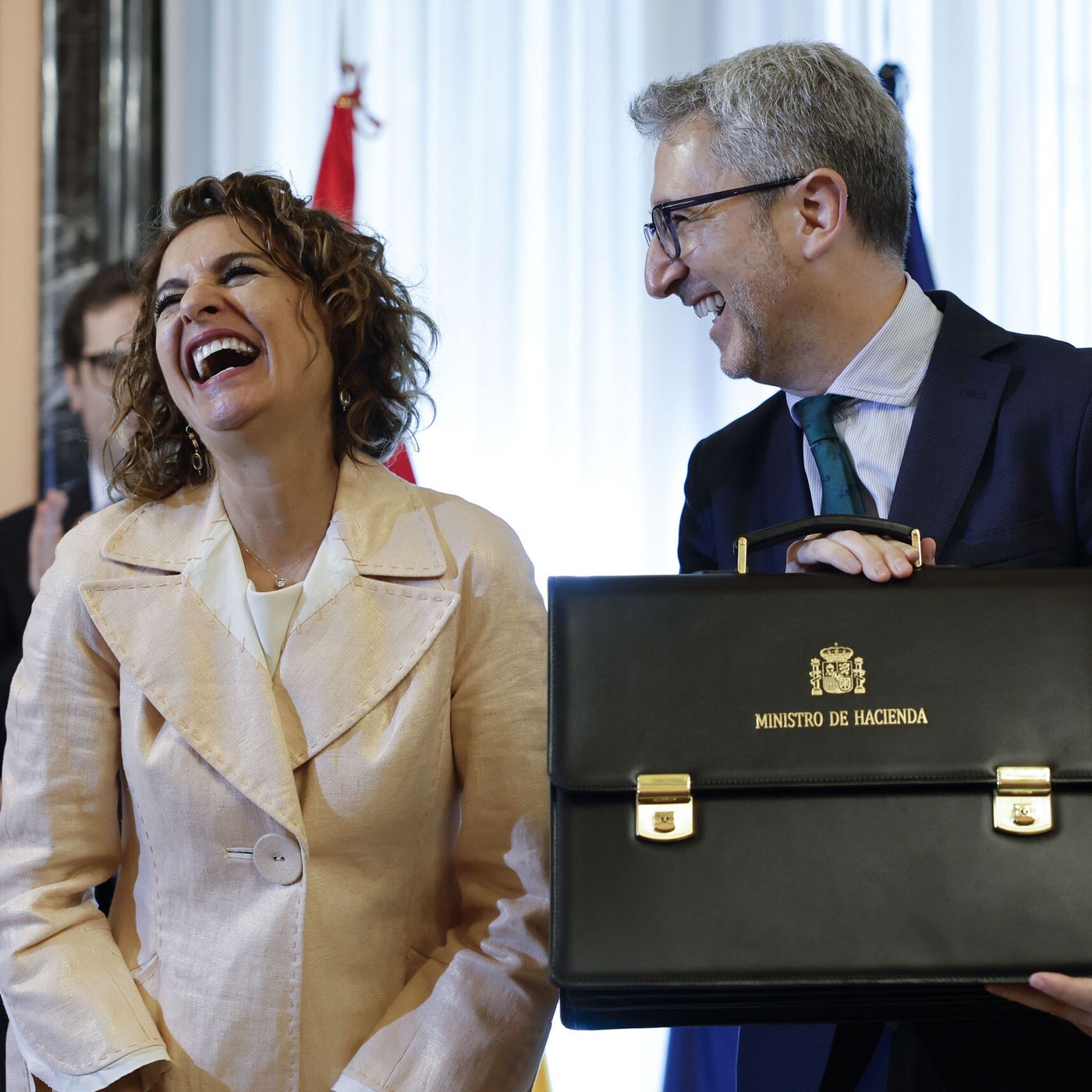 Editorial Luis Herrero: María Jesús Montero traspasa sus carteras a Carlos Cuerpo y Arcadi España