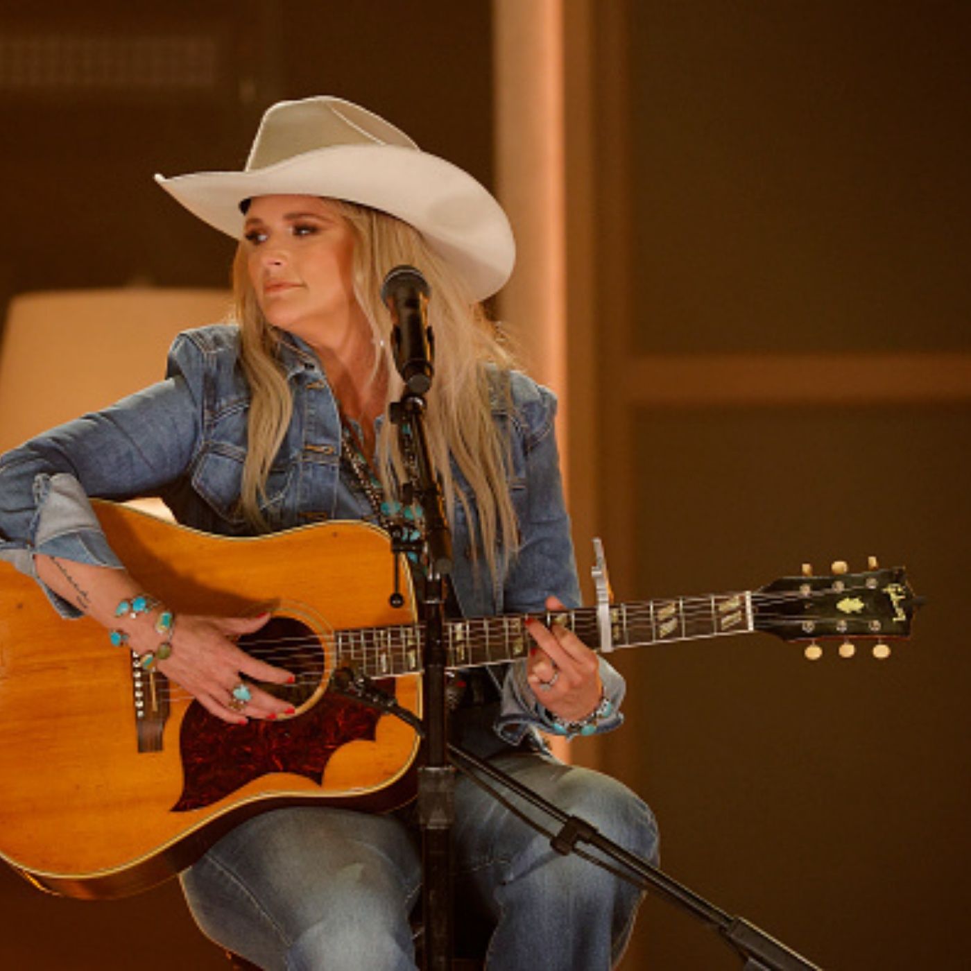 (Joke of the Day) Gina approaches Miranda Lambert for a favor episode artwork
