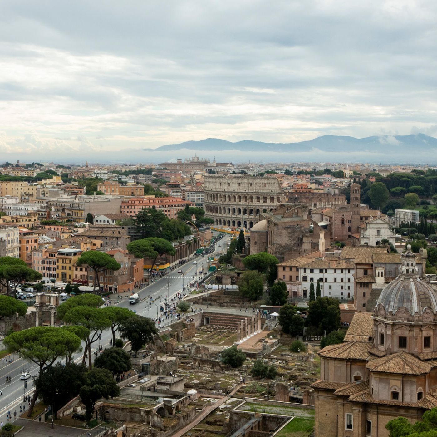 #785 Tende e tv le nuove mazzette comunali per "non oliare" ascensori pubblici, Torvergata sarà l'ombelico del mondo e altre storie di Roma episode artwork