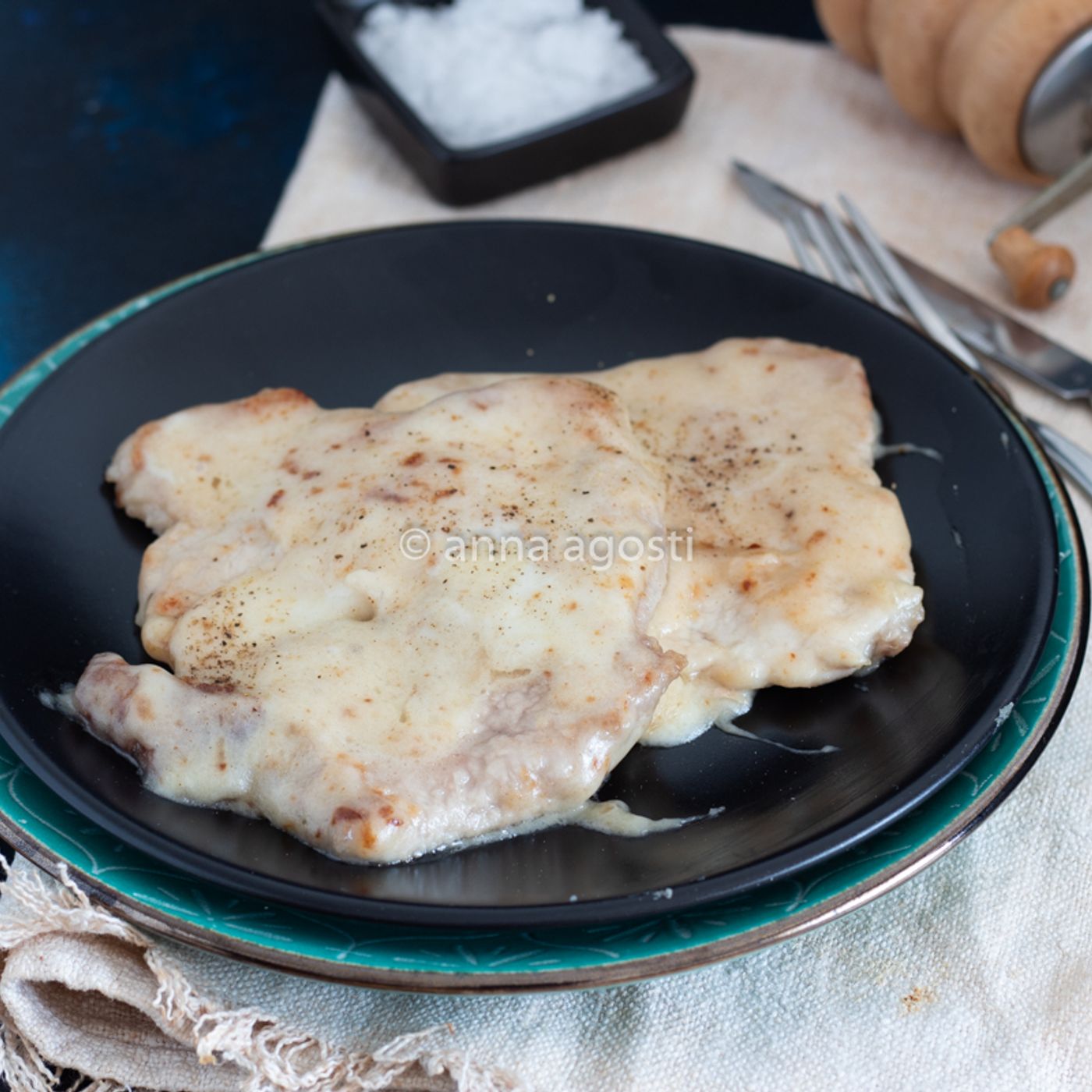 Scaloppine al Taleggio in padella: Il Secondo Piatto Cremoso e Avvolgente